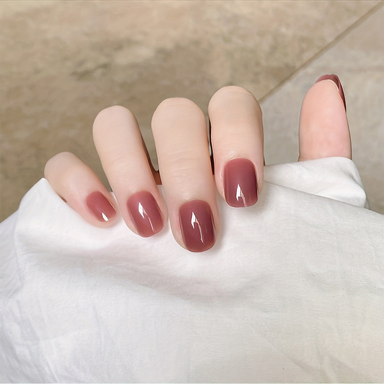 Juego de 24 piezas de uñas cortas cuadradas para mujer en colores sólidos con purpurina