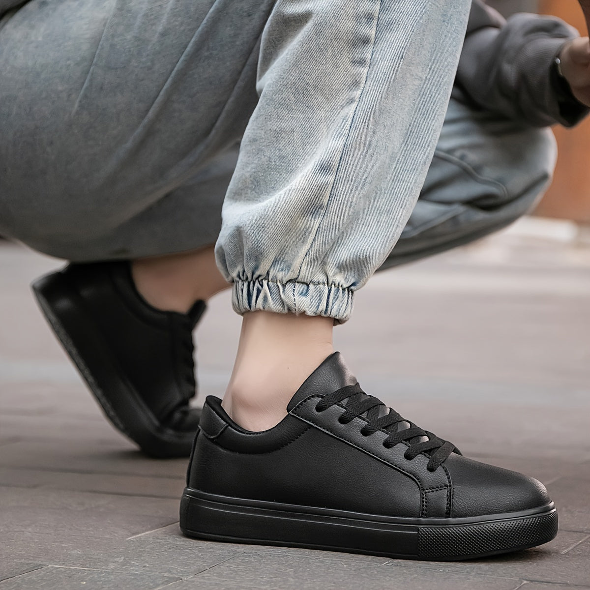 Tashqi yurish uchun mustahkam zamonaviy erkak krossovkalari, barcha mavsumlar uchun.