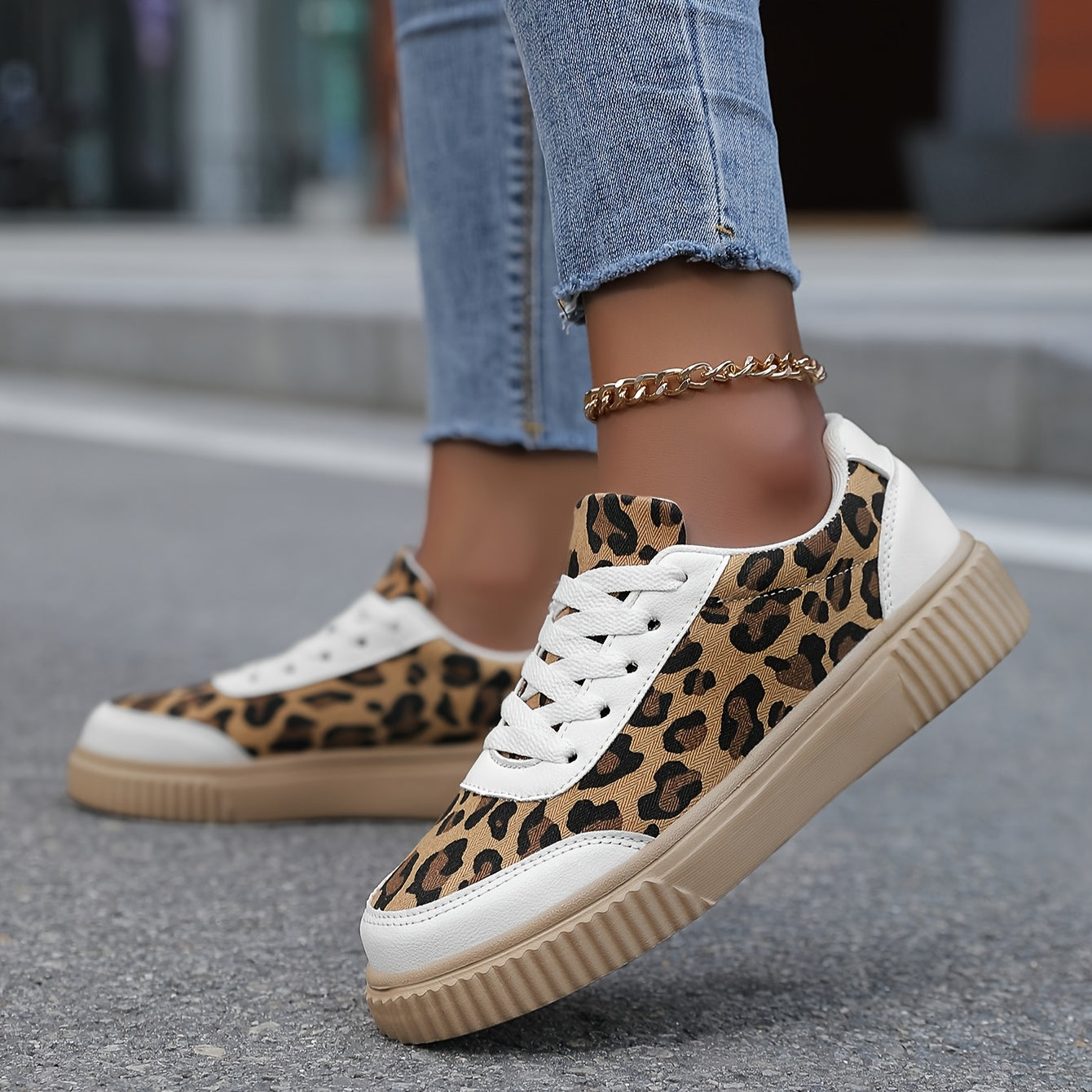 Ayollar uchun leopard bosma oddiy sport poyabzali sun'iy qoplama qulay tashqi va ichki foydalanish