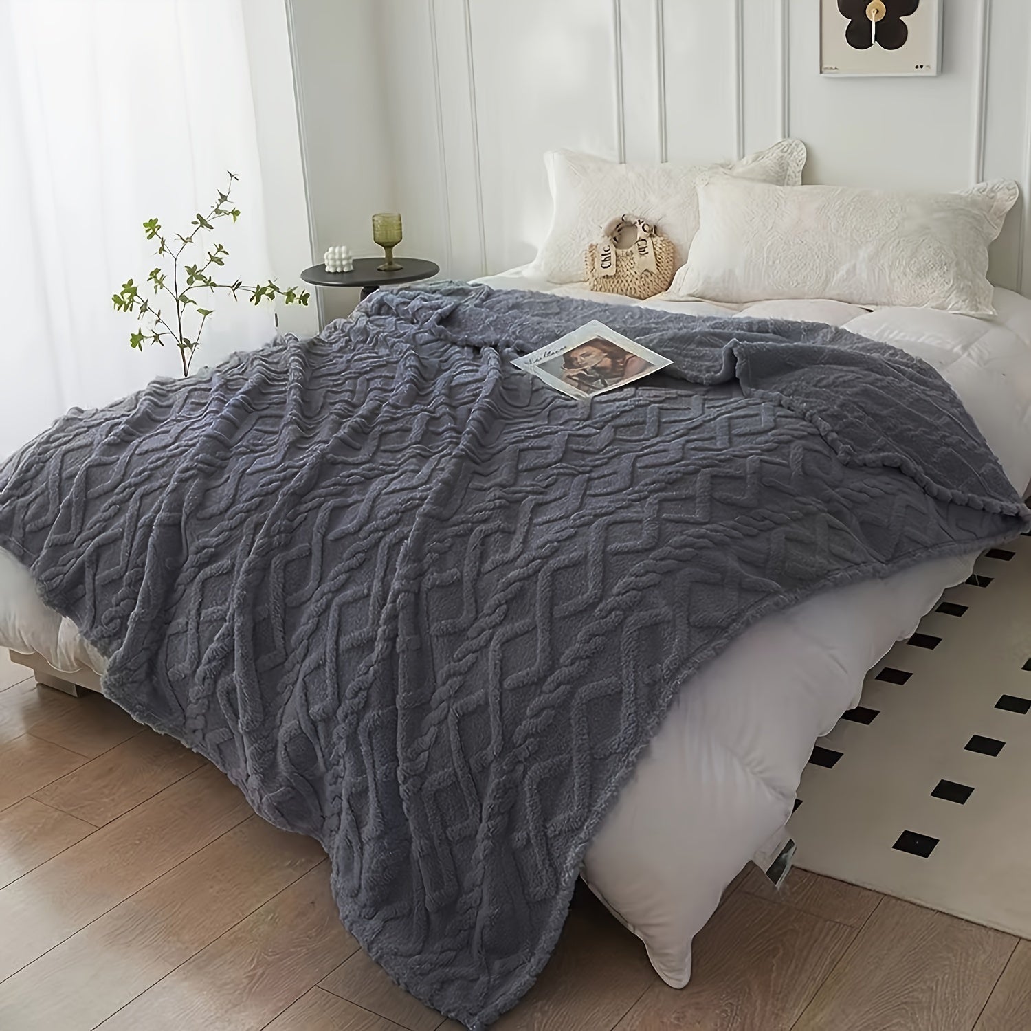 Hypoallergenic Plush Air Conditioning Blanket for All Seasons 300-350gsm