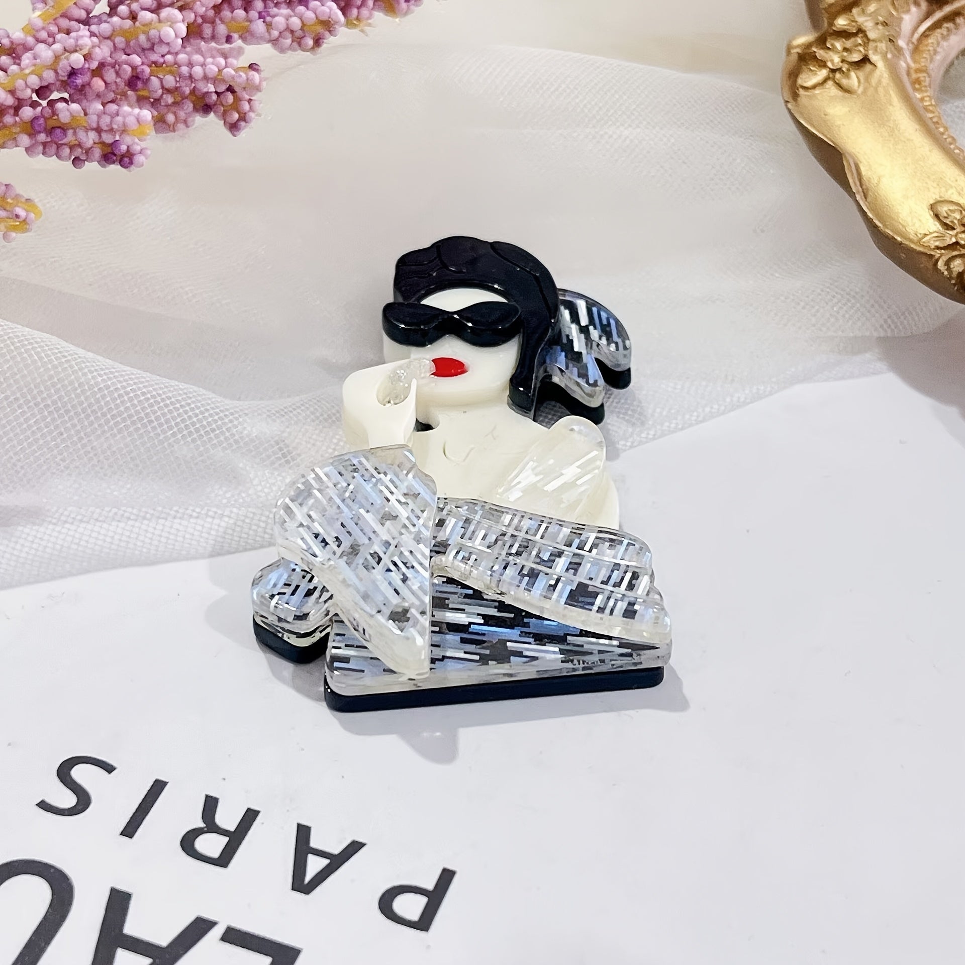 Women's Brooch Two-Tone Acrylic Dress Pin Irregular Shape Fashion Accessory