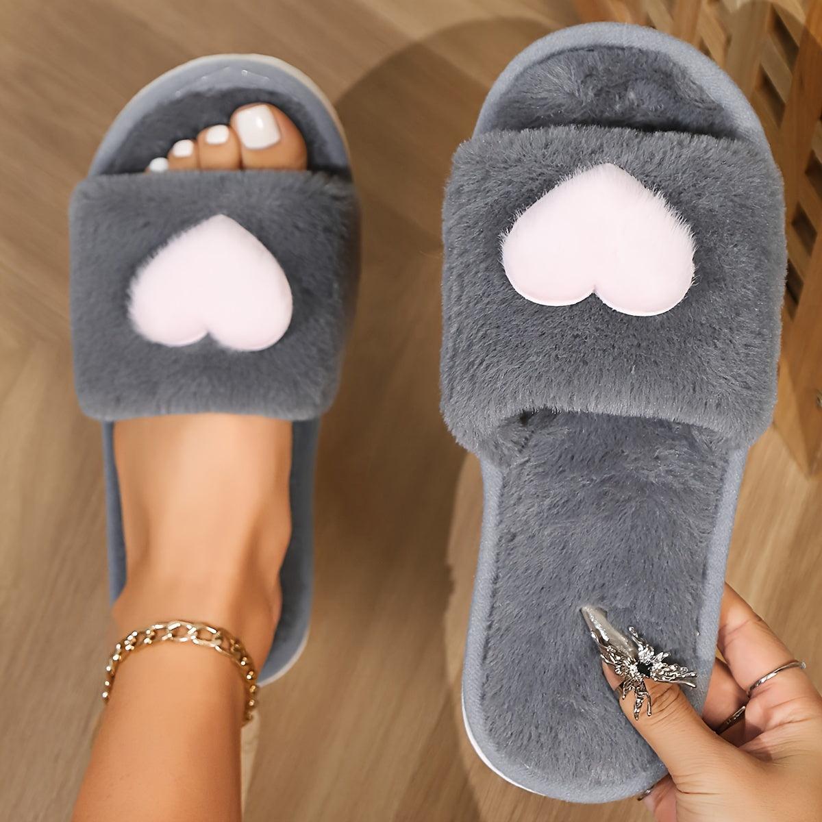 Women's Fleece-Lined Winter Slippers Non-Slip EVA Sole Heart Pattern Indoor House Shoes Black Pink