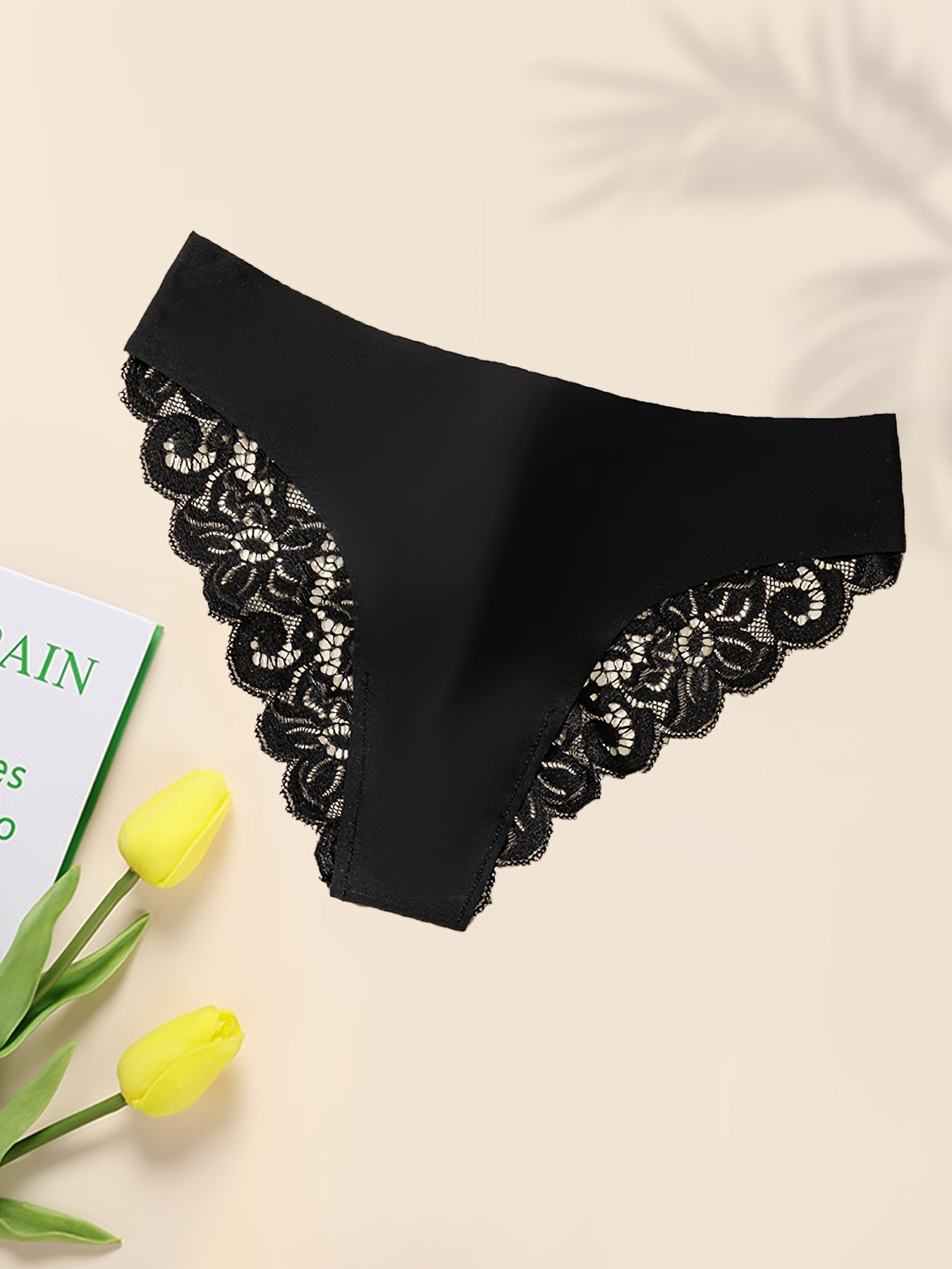 Women's Black Lace Seamless Low-Rise Panties with Scalloped Trim
