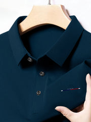 Erkaklar uchun dengiz ko'k to'qima ko'ylak - Katta yaka, qisqa yenglar, nozik logo tafsiloti, nafas oladigan polyester aralashmasi bilan murakkab biznes tasodifiy, yoz uchun mukammal.