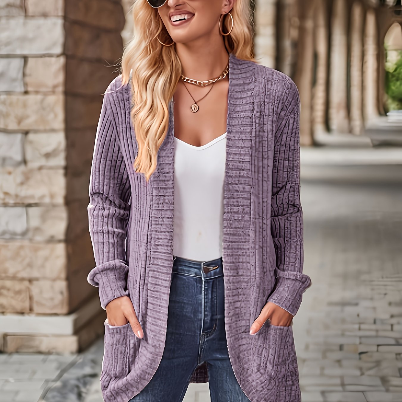 Ayollar uchun bir rangli ribli trikotaj kardigan, cho'ntaklar bilan, uzun qo'lli tashqi kiyim