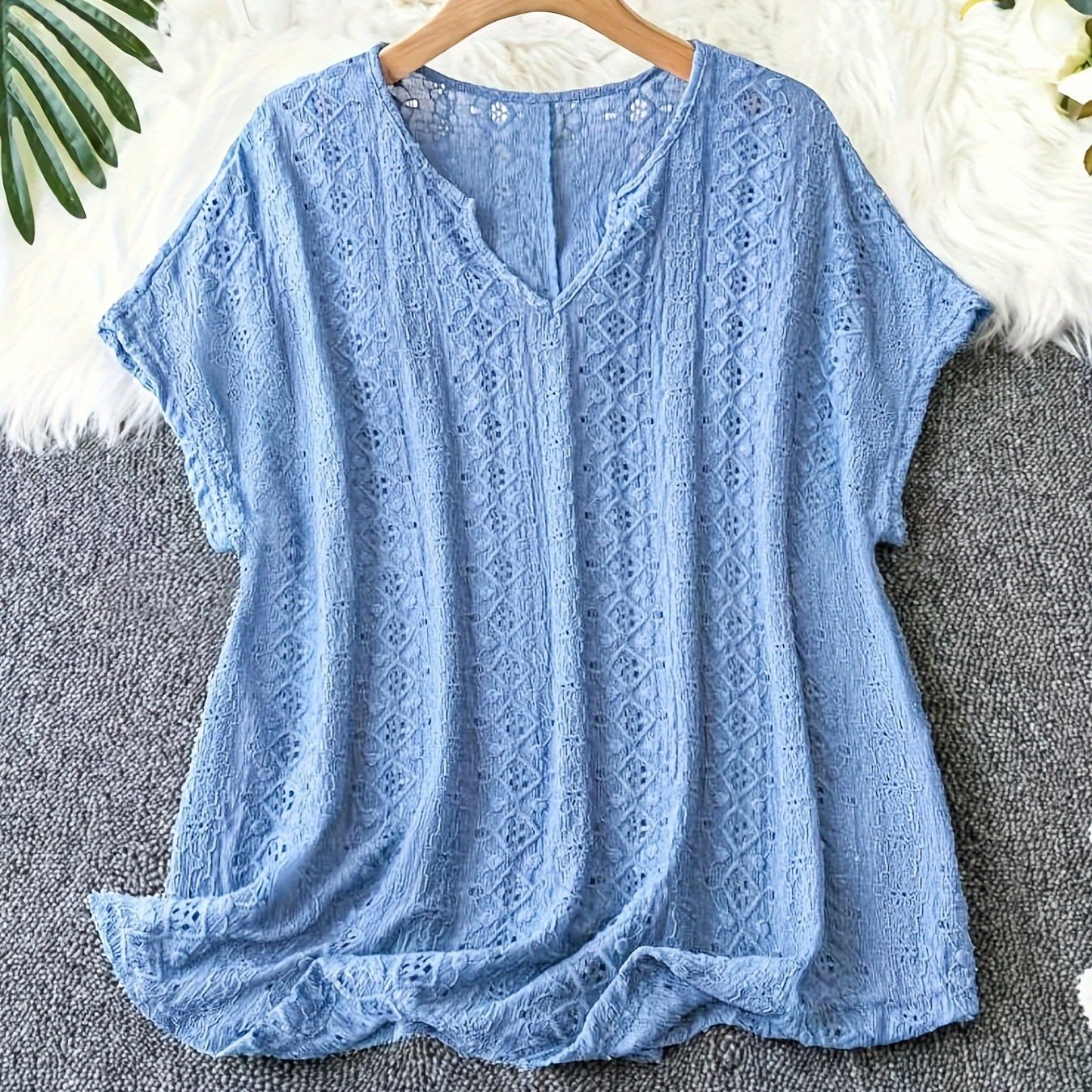 Blusa de escote en V de manga corta con mangas murciélago y encaje de ojete, verano, poliéster sólido