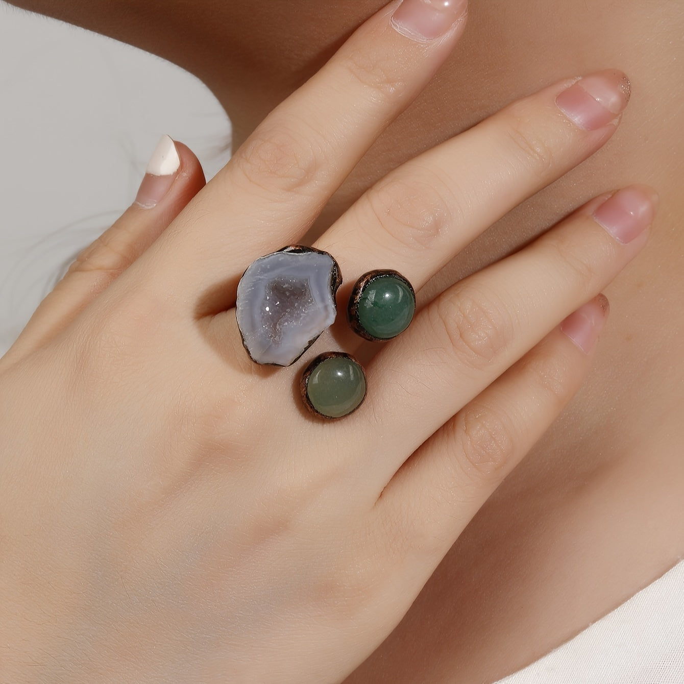 Ayollar uchun sozlanadigan bronza uzuk tabiiy agate va yashil aventurine bilan