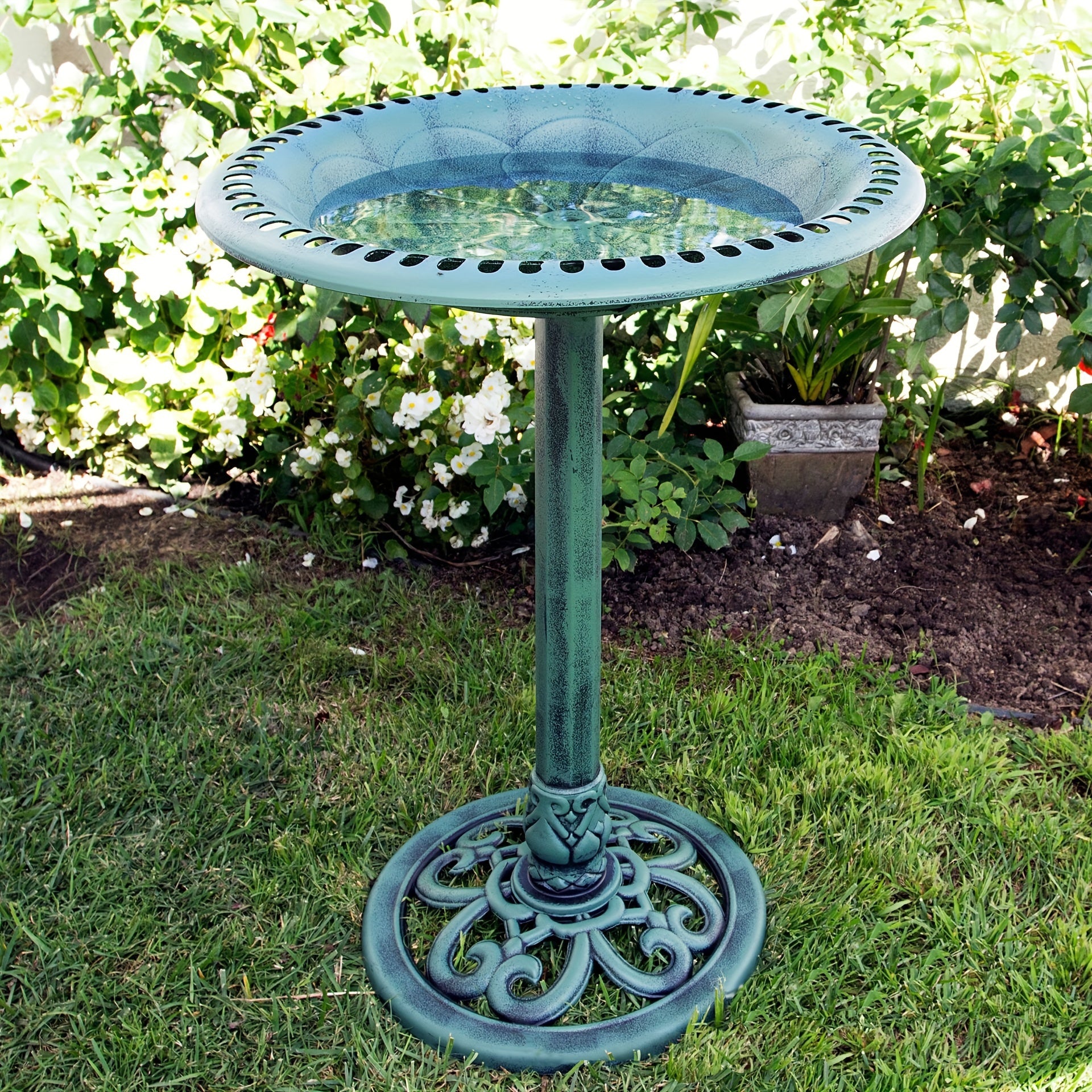 Garden Bird Bath Pedestal Made of PP Material for Hummingbirds and Birds