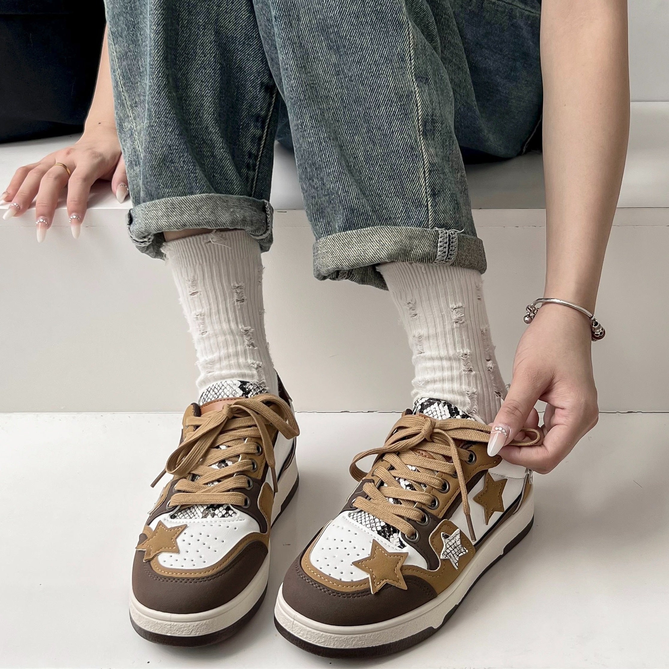 Girls' All-Season Star Pattern Low Top Sneakers Non-Slip Lightweight Durable Shoes