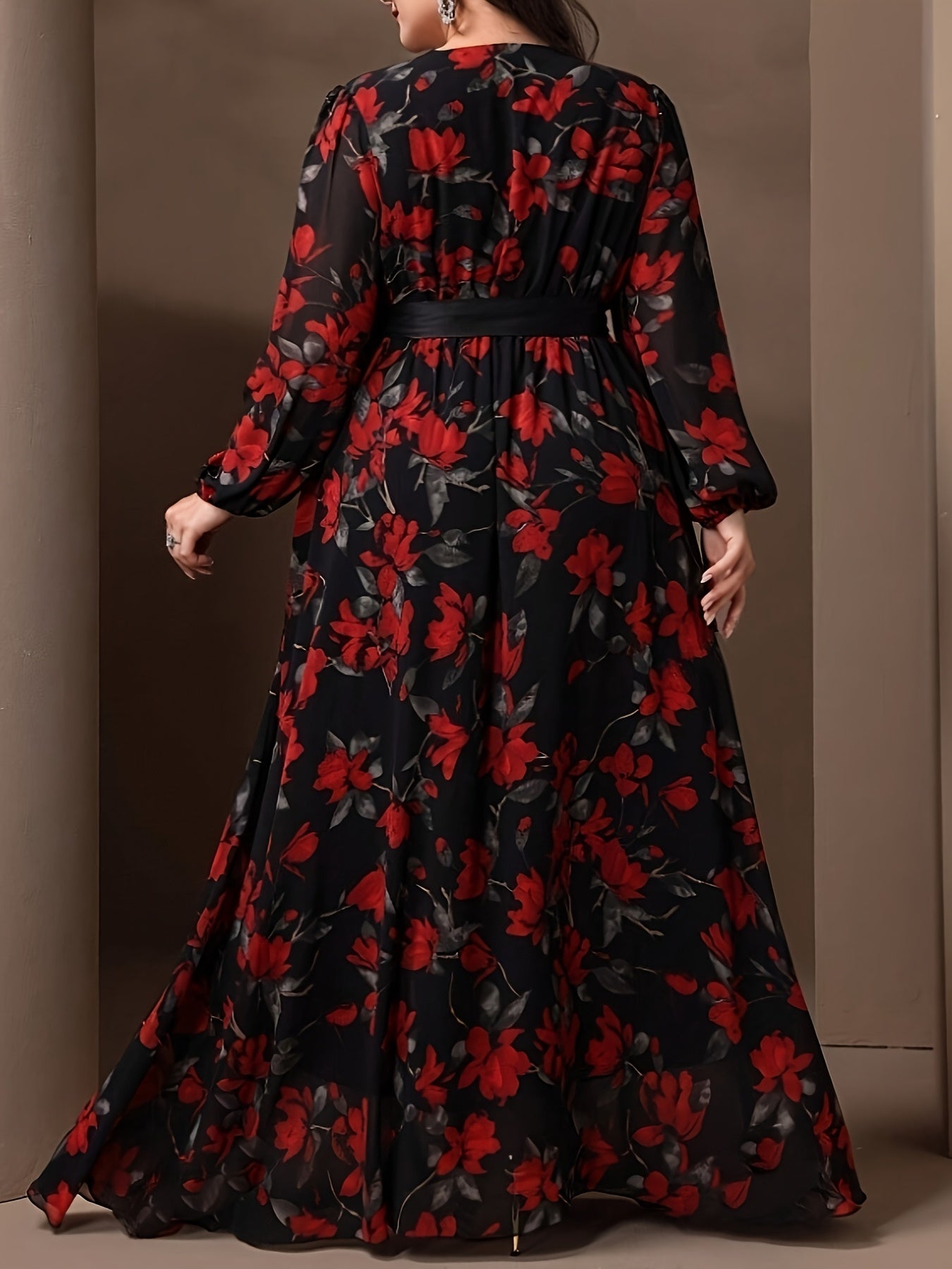 Цветочное платье-макси с V-образным вырезом и поясом на завязках для весны и осени