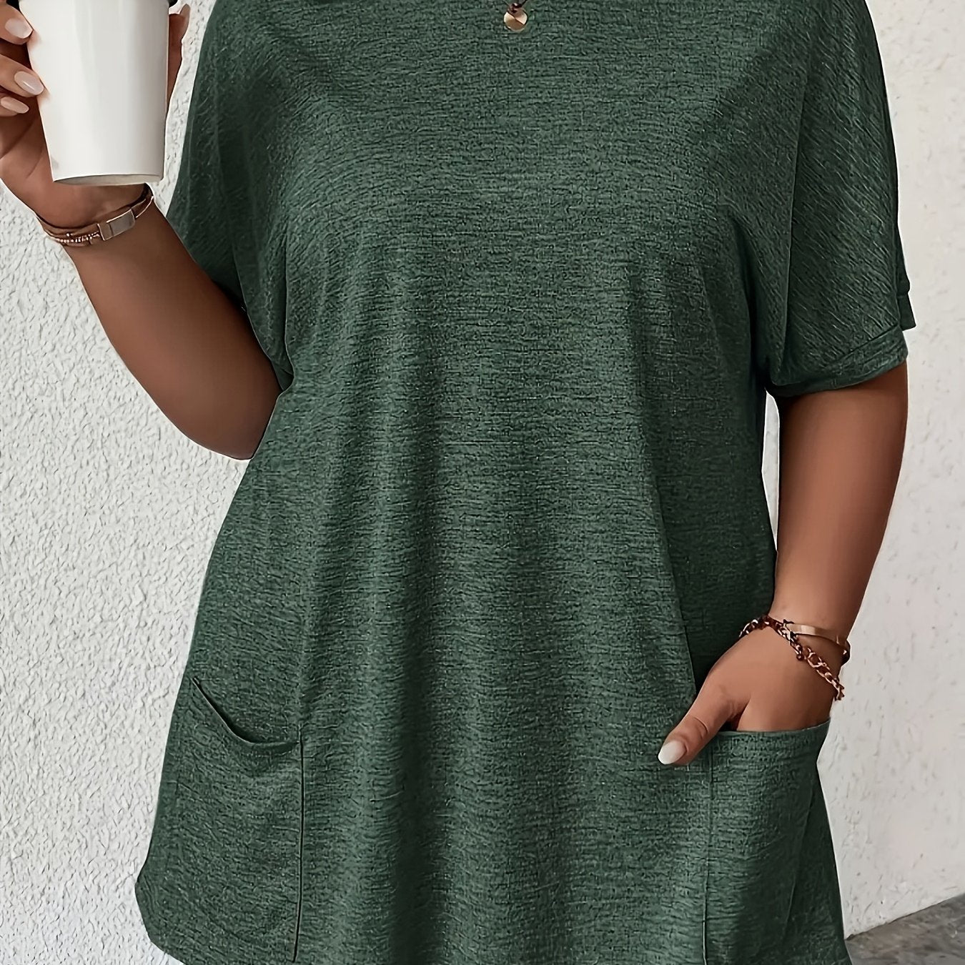 Women's Plus Size Casual Crew Neck T-Shirt with Pockets Short Sleeve Solid Polyester Blend