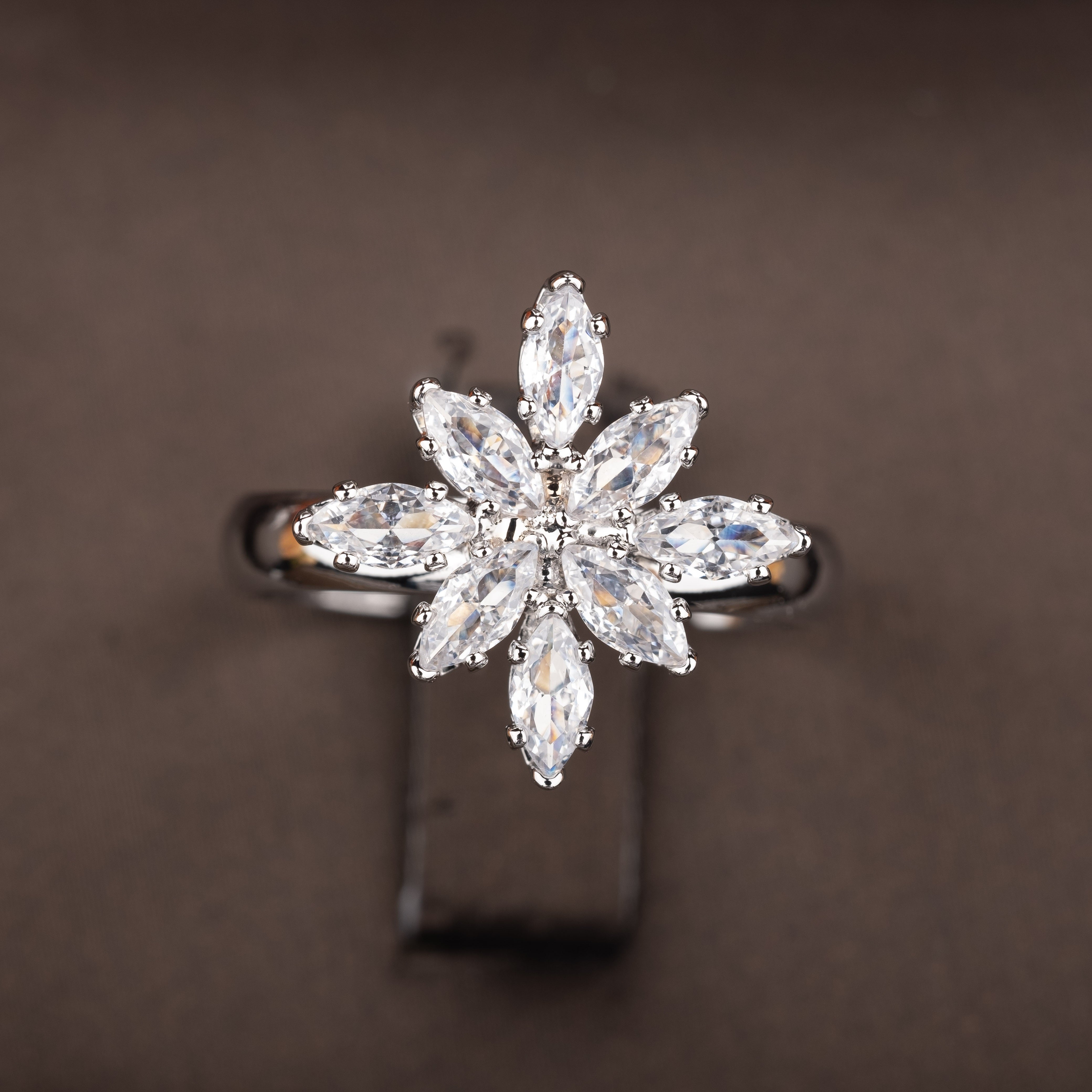 Conjunto de joyería nupcial de estilo oriental con forma de hoja, collar, pendientes, pulsera y anillo de circonia cúbica