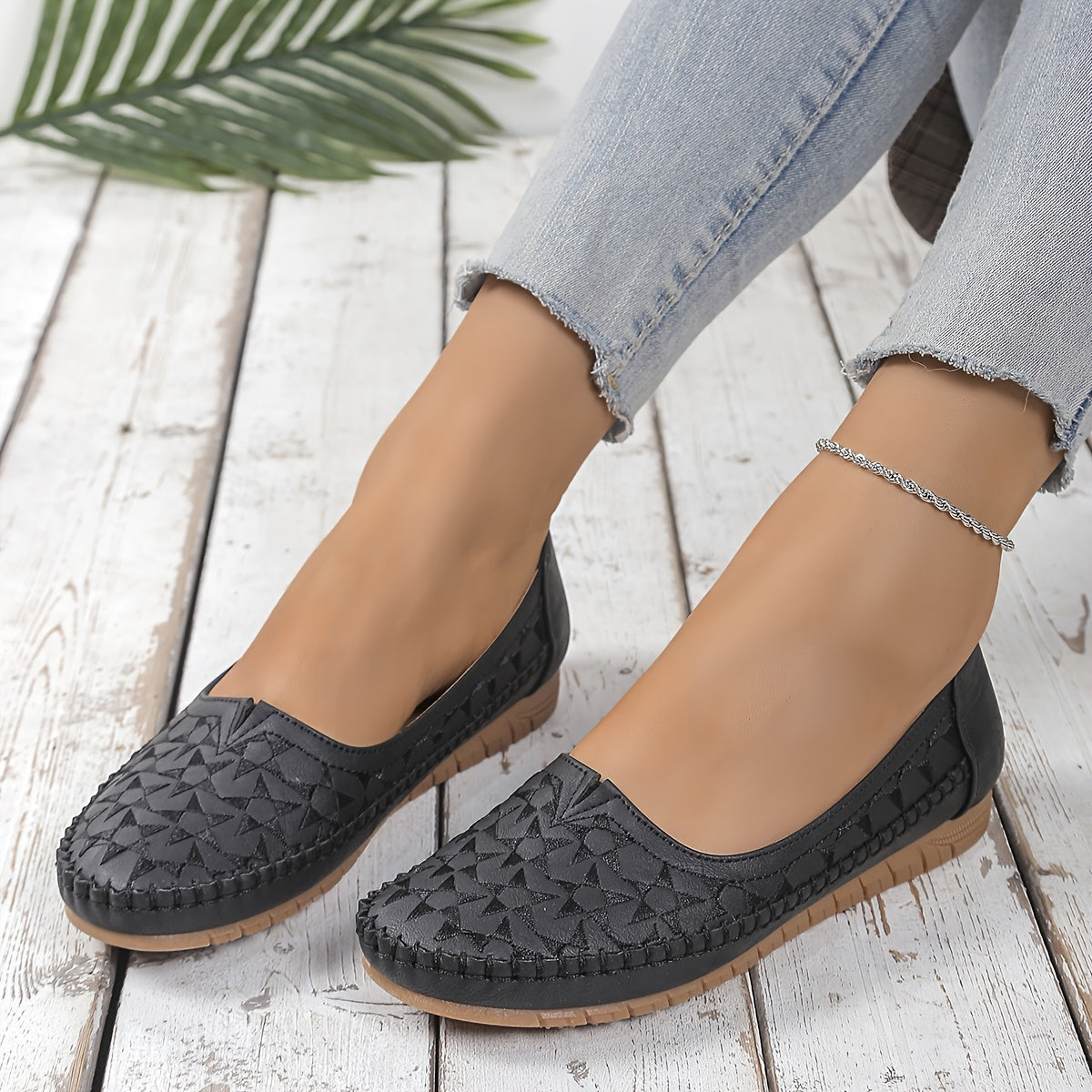 Zapatos planos de cuero sintético para mujer con corazones y diseños en relieve de cocodrilo en negro, beige y blanco