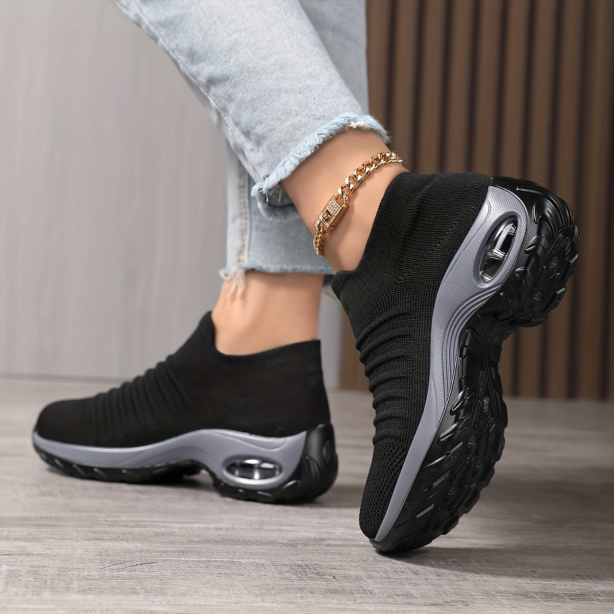 Plus Size Black Upper Gray Sole Slip-On Air Cushion Jazz Sneakers
