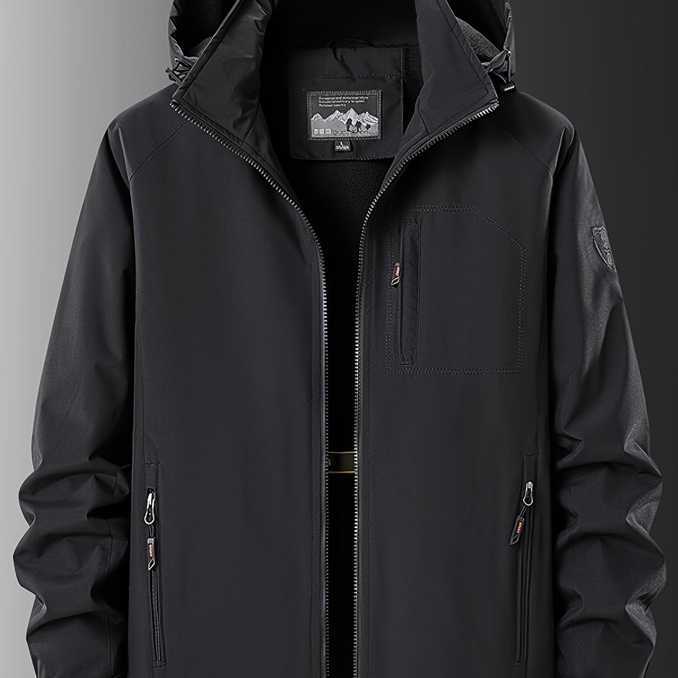 Erkaklar uchun qishki kurtka, ajratiladigan kaput va bir nechta cho'ntaklar bilan - Norasmiy va zamonaviy, junli tashqi kiyim