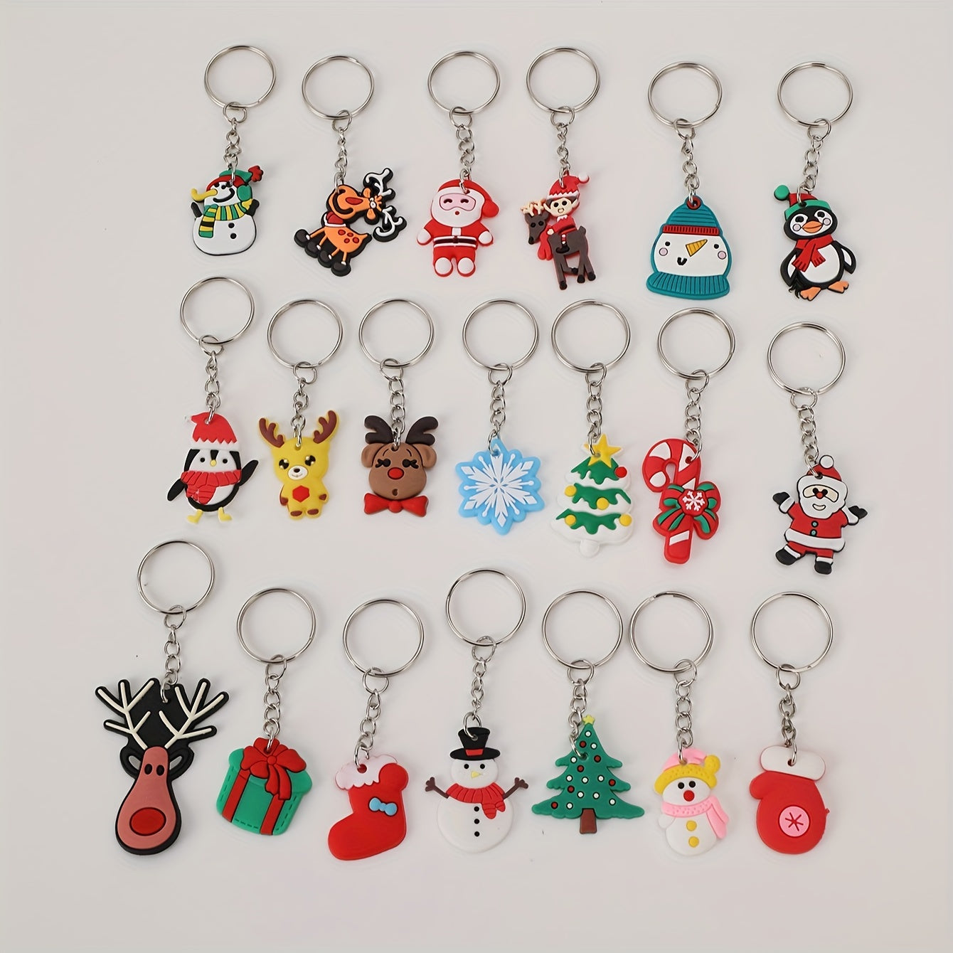 Set de llaveros de dibujos animados de Navidad de 20 piezas para mujeres y niñas, charms de vacaciones de anime