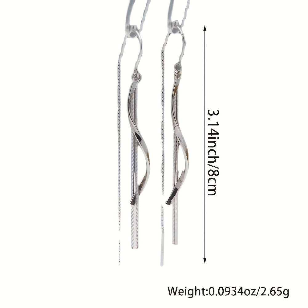 Ushbu nozik 925 Sterling Silver Drape Earrings har kuni kiyish, sayohat, yig'ilishlar va sovg'alar uchun mukammal bo'lib, taxminan 2.65g og'irlikda. Ular nafis S-shaklidagi to'lqin dizayniga ega bo'lib, har qanday kiyimga noziklik qo'shish uchun ideal.