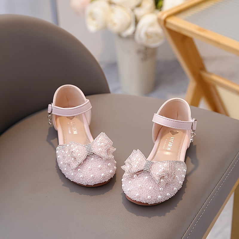 Qizlar uchun qulay, sirpanmaydigan, malika uslubidagi sandallar, ochiq havoda faoliyatlar uchun mos keladi.