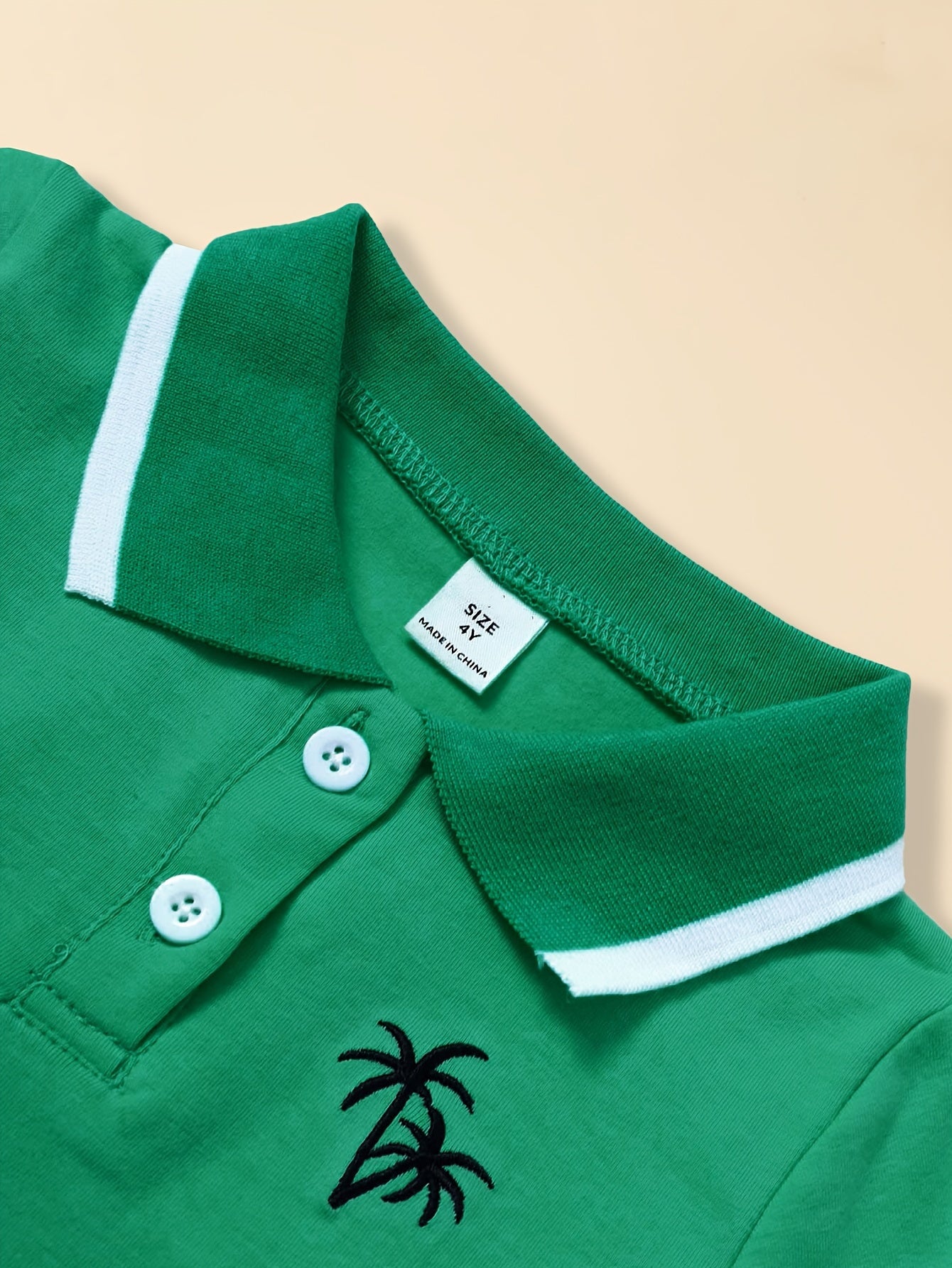 O'g'il bolalar uchun paxta aralashmasidan yengil kundalik futbolka, kokos daraxti bosimi bilan, qisqa qo'l, lapel yaka