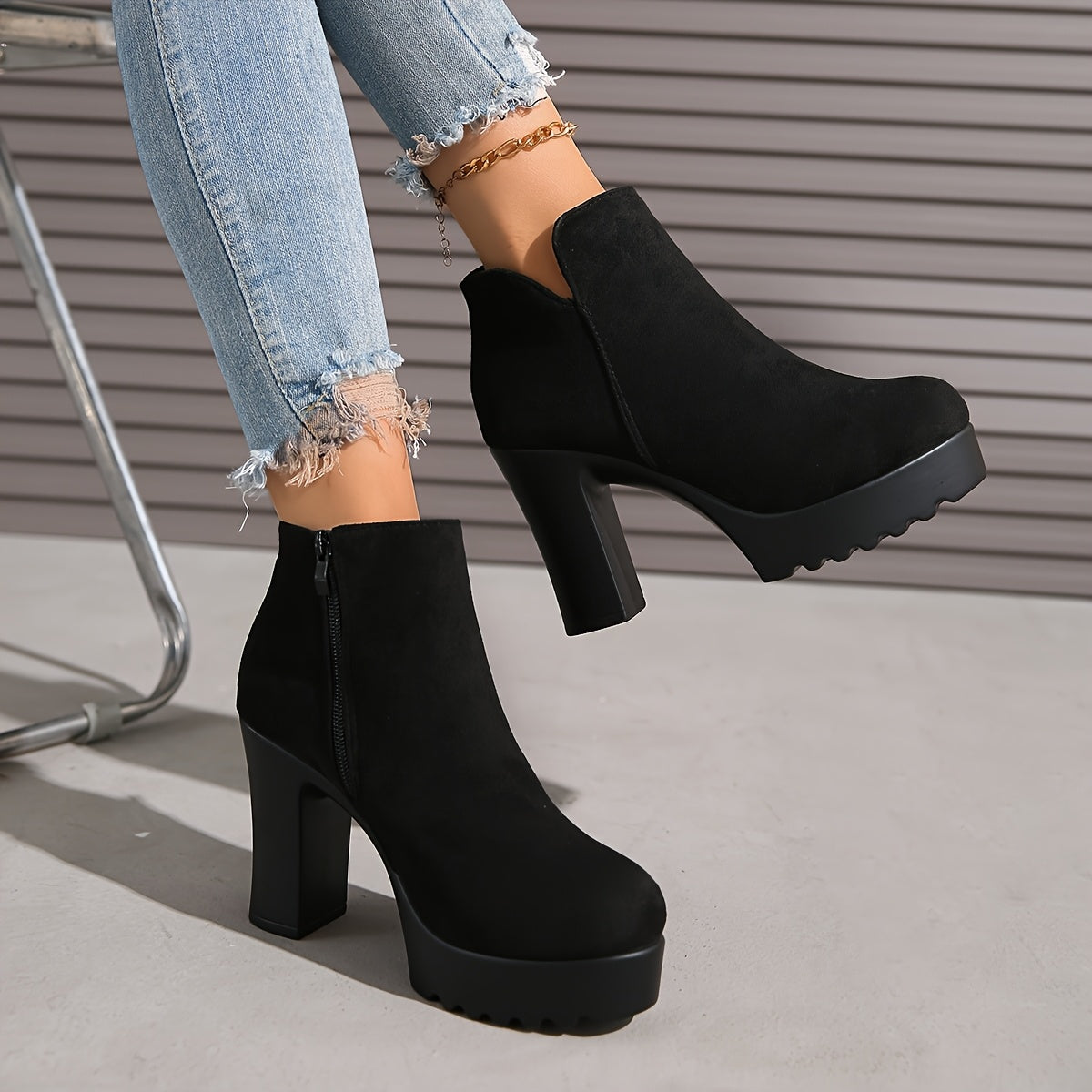 Женские ботинки из искусственной кожи на каблуке с массивной подошвой и боковой молнией