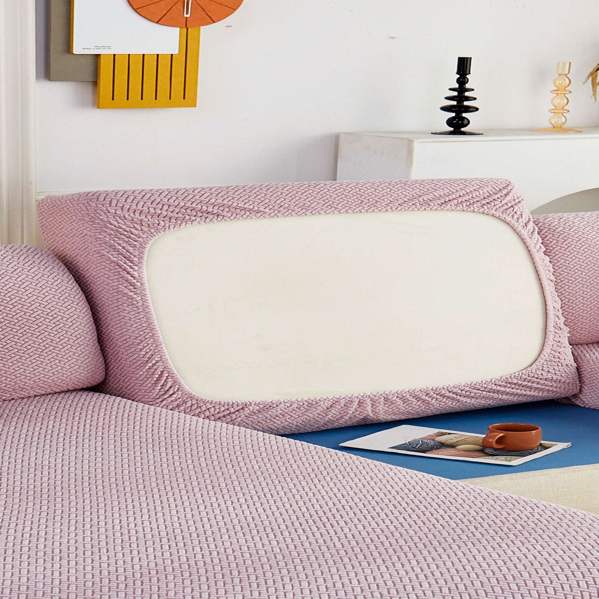 Современный серый чехол для подушки дивана с эластичной посадкой и мягкой текстурированной тканью. Машинная стирка для повышения комфорта в гостиной.