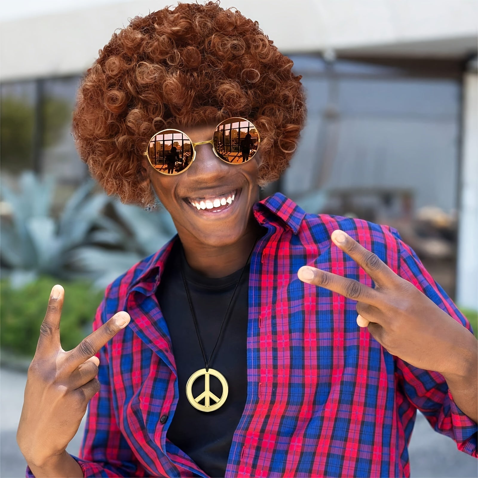 Conjunto de disfraz de los 70s y 80s con peluca rizada, gafas, bigote y collar para fiesta