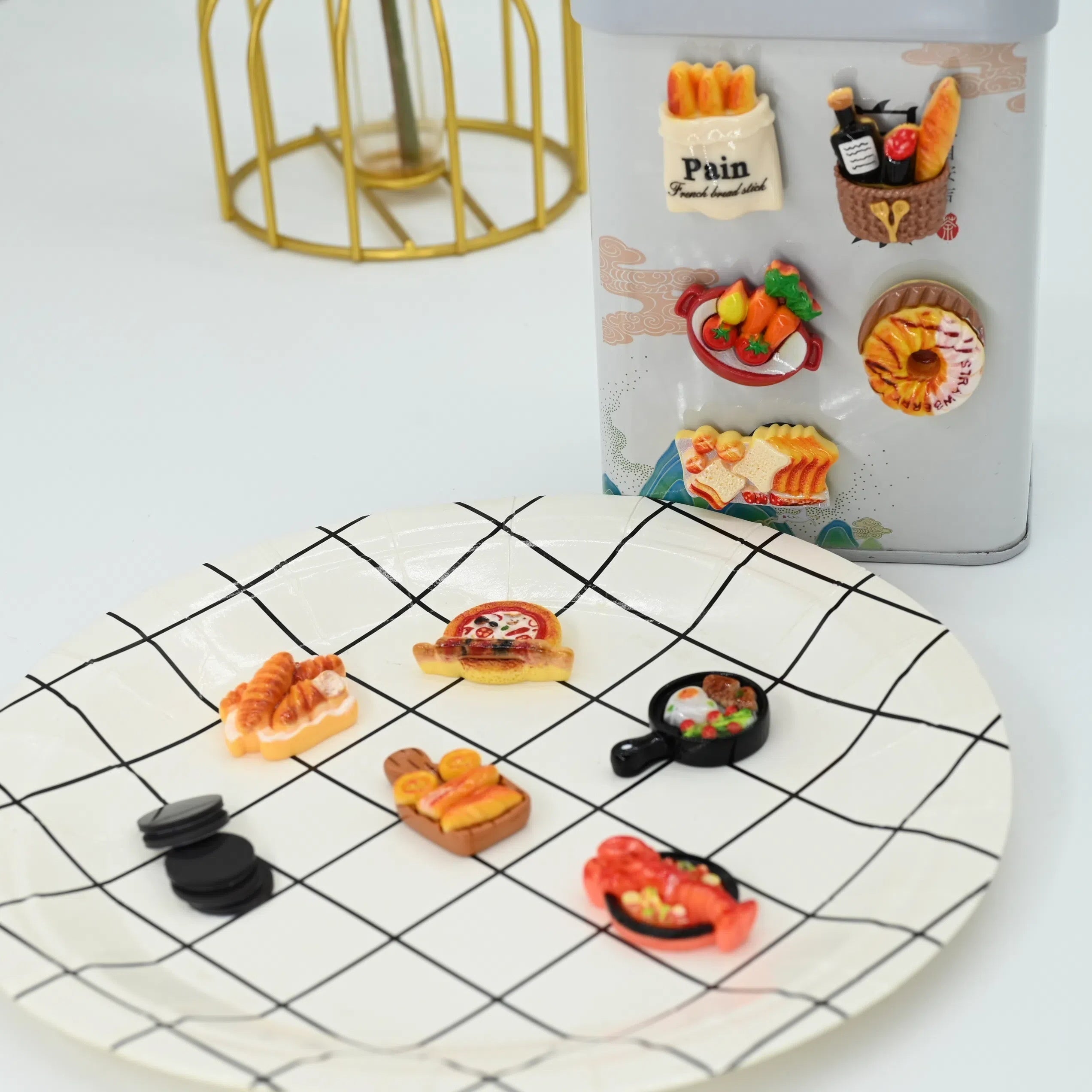 Получите 10-Pack магнитных украшений для холодильника HJUEY 3D с разнообразными креативными магнитами на тему еды в скандинавском стиле. Эти пластиковые прямоугольные украшения идеально подходят для Рождества и подходят для детей от 14 лет и старше.