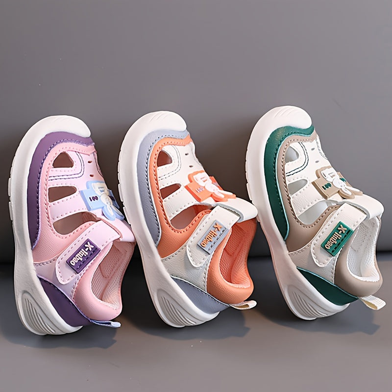 Yangi tug'ilgan o'g'il bolalar uchun yozgi nafas oladigan, sirpanmaydigan, geometriya naqshli sandal, tutqich va halqali yopilish bilan