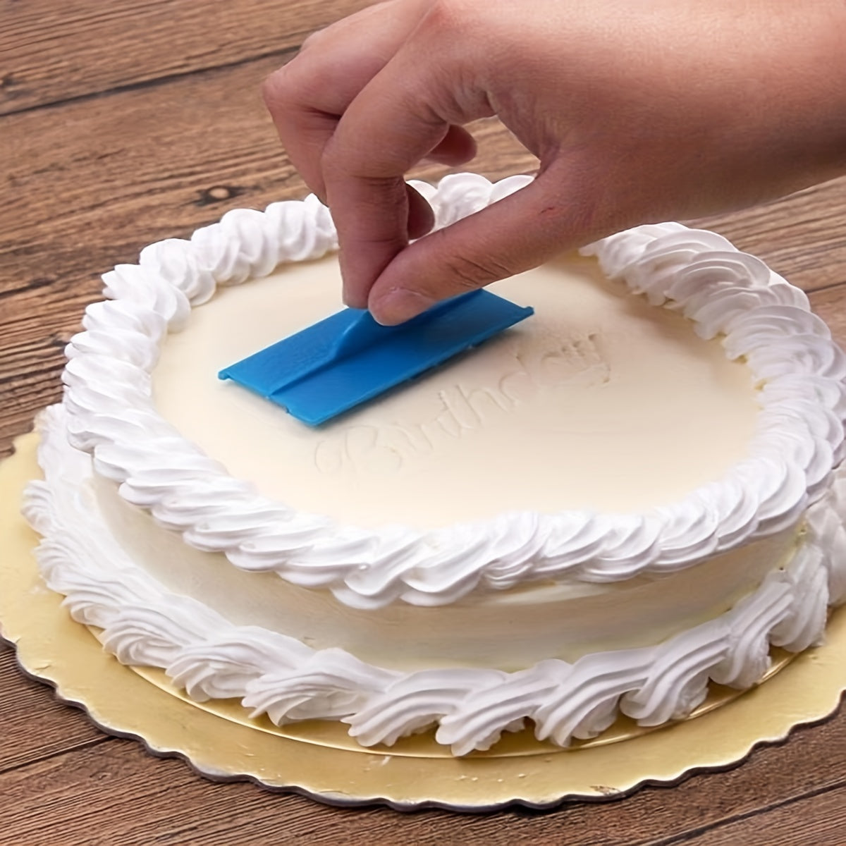 Пресс-форма для торта с креативным дизайном в виде алфавита, идеально подходит для украшения праздничных тортов на кухне. Включает 6 деталей.