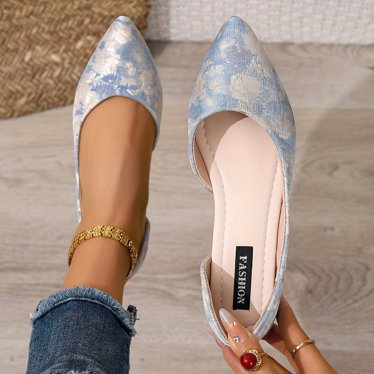 Zapatos planos bordados para mujer con recortes laterales