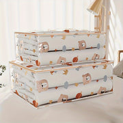 Kiyimlaringiz va yorganalaringizni bizning qo'shimcha qalin Space Bear shaffof saqlash sumkasi bilan himoya qiling - namlik va changni ichkariga kiritmaslik uchun mo'ljallangan, mavsumiy tashkilot va ko'chirish uchun ideal.