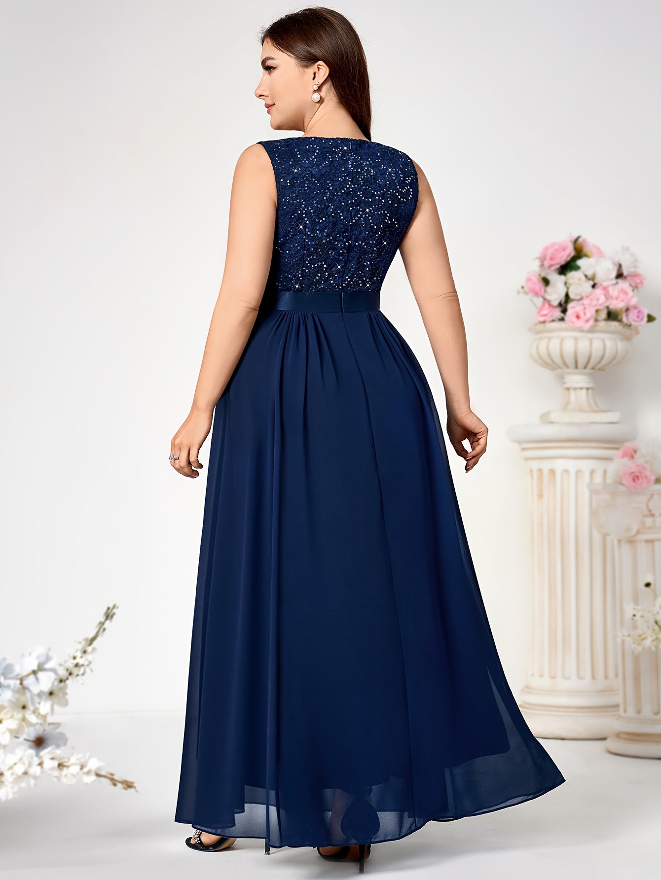 Women's Lace Tulle V-Neck Gown Sleeveless Floor-Length Formal Dress