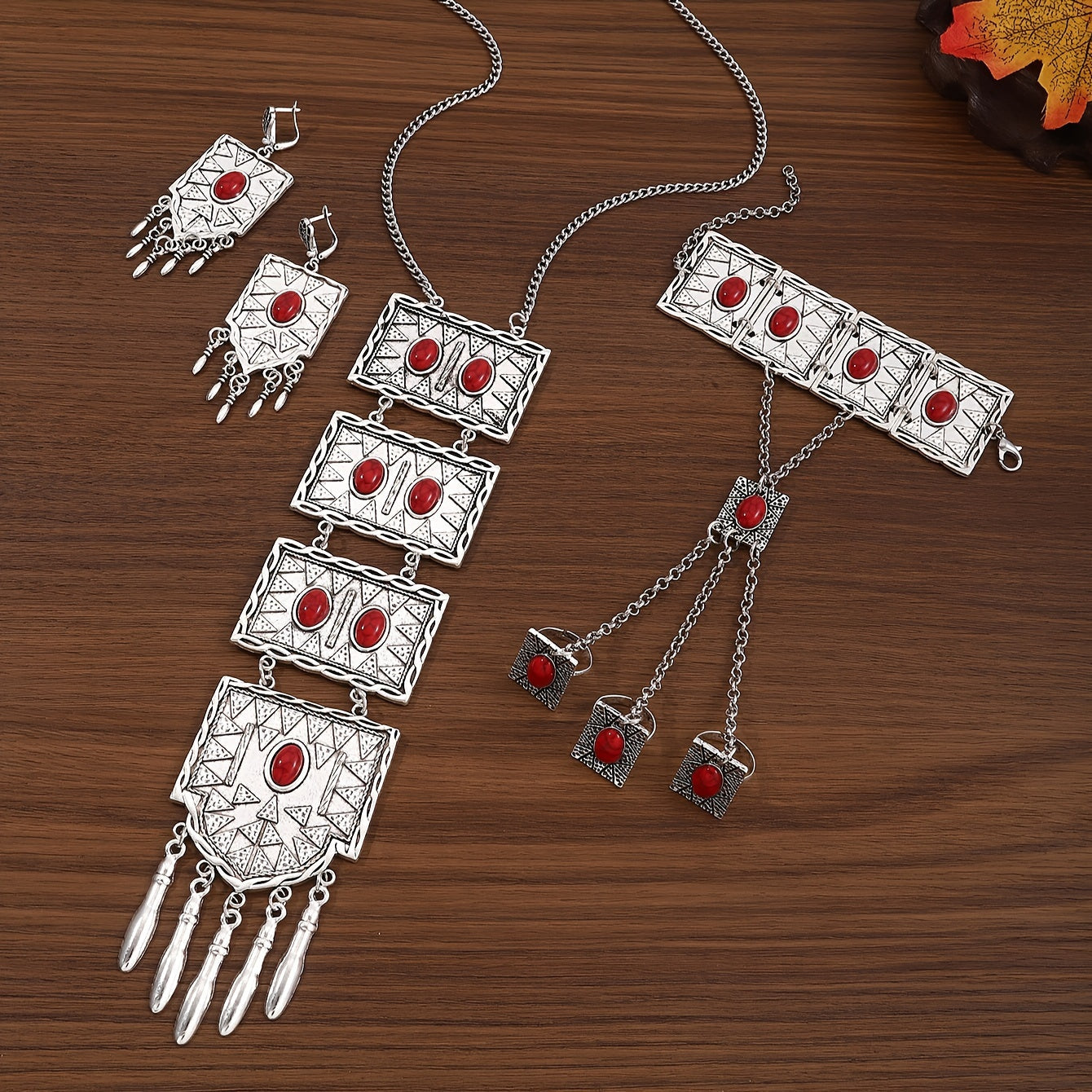 Сногсшибательный декор для вечеринки Винтажный комплект ювелирных изделий - серебряные серьги с инкрустированными драгоценными камнями, ожерелье и браслет-варежка идеально сочетаются с повседневной одеждой