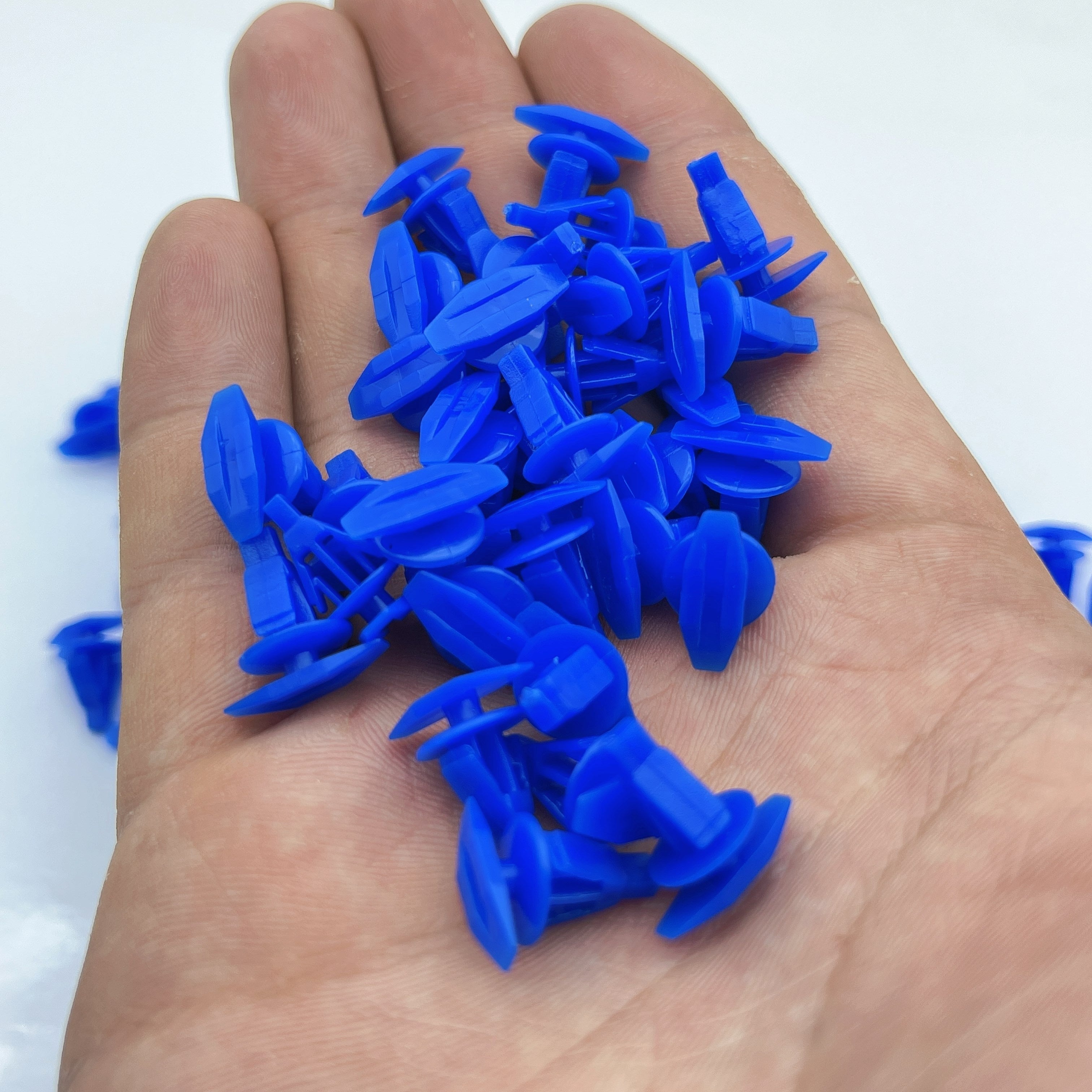 100-Piece Automotive Seal Strip Fasteners Plastic Clips for Weatherstrip and Body Moulding