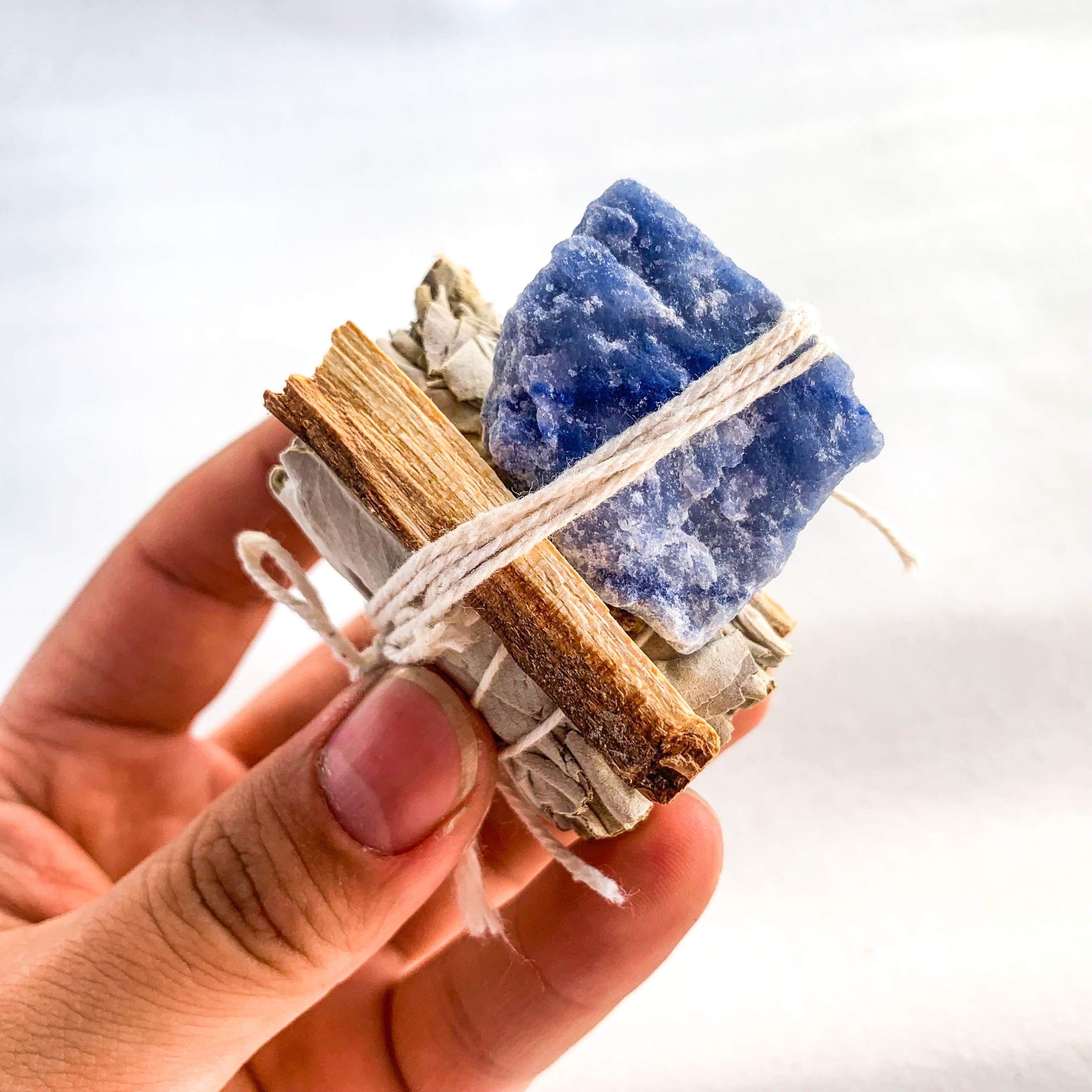 Conjunto de varita de limpieza energética de cristal de roca natural con varita de amatista, selenita y salvia blanca