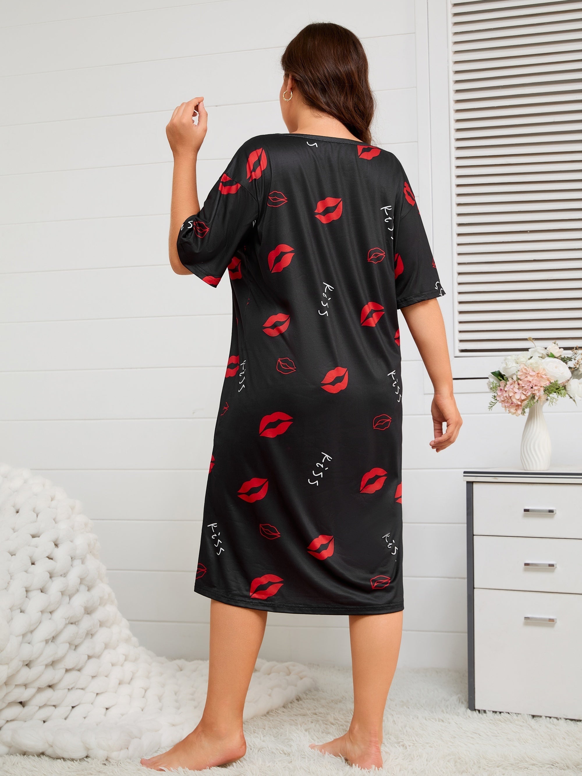 Plus Size Knit Night Dress with Lip Print Casual Lounge Sleepwear