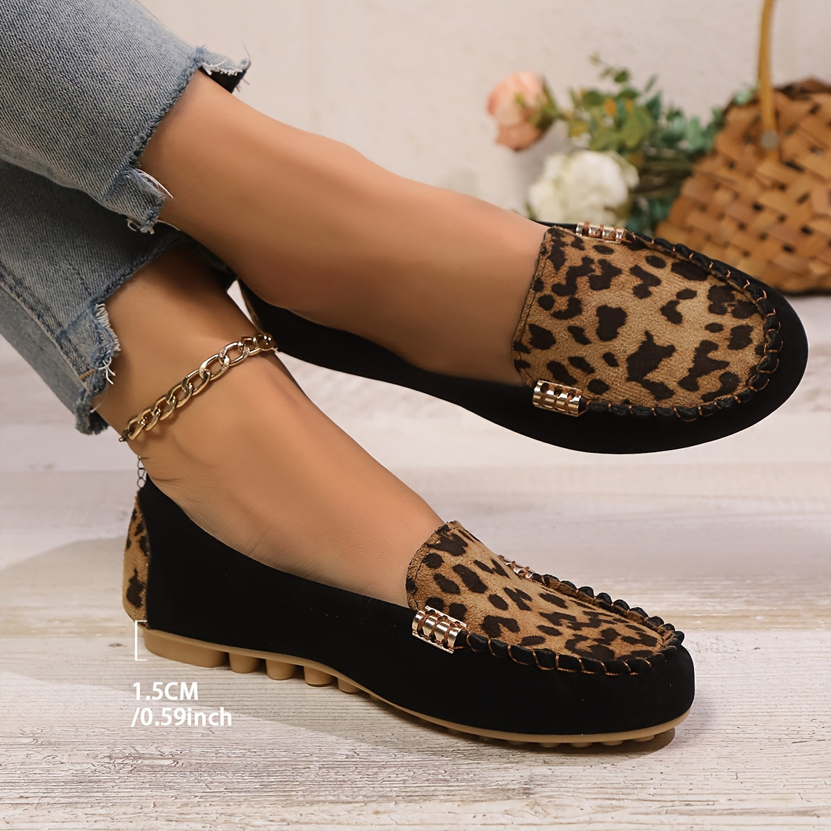 Leopard naqshli patchwork loaferlar, metall zanjir tafsiloti bilan, qulay barcha mavsumda kiyiladigan poyabzal