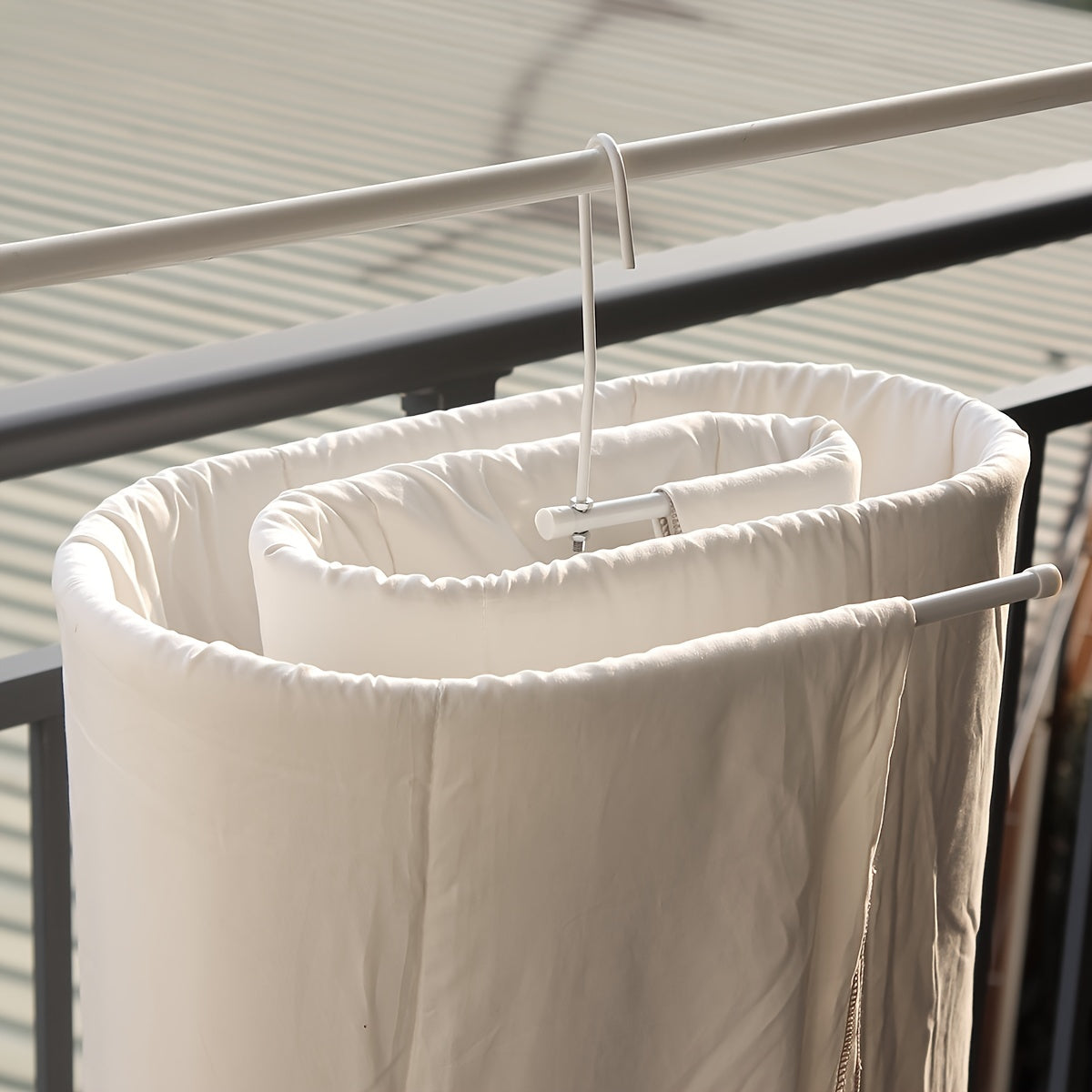 Metal Spiral Clothes Drying Rack with 360-Degree Rotation for Bed Sheets and Quilts