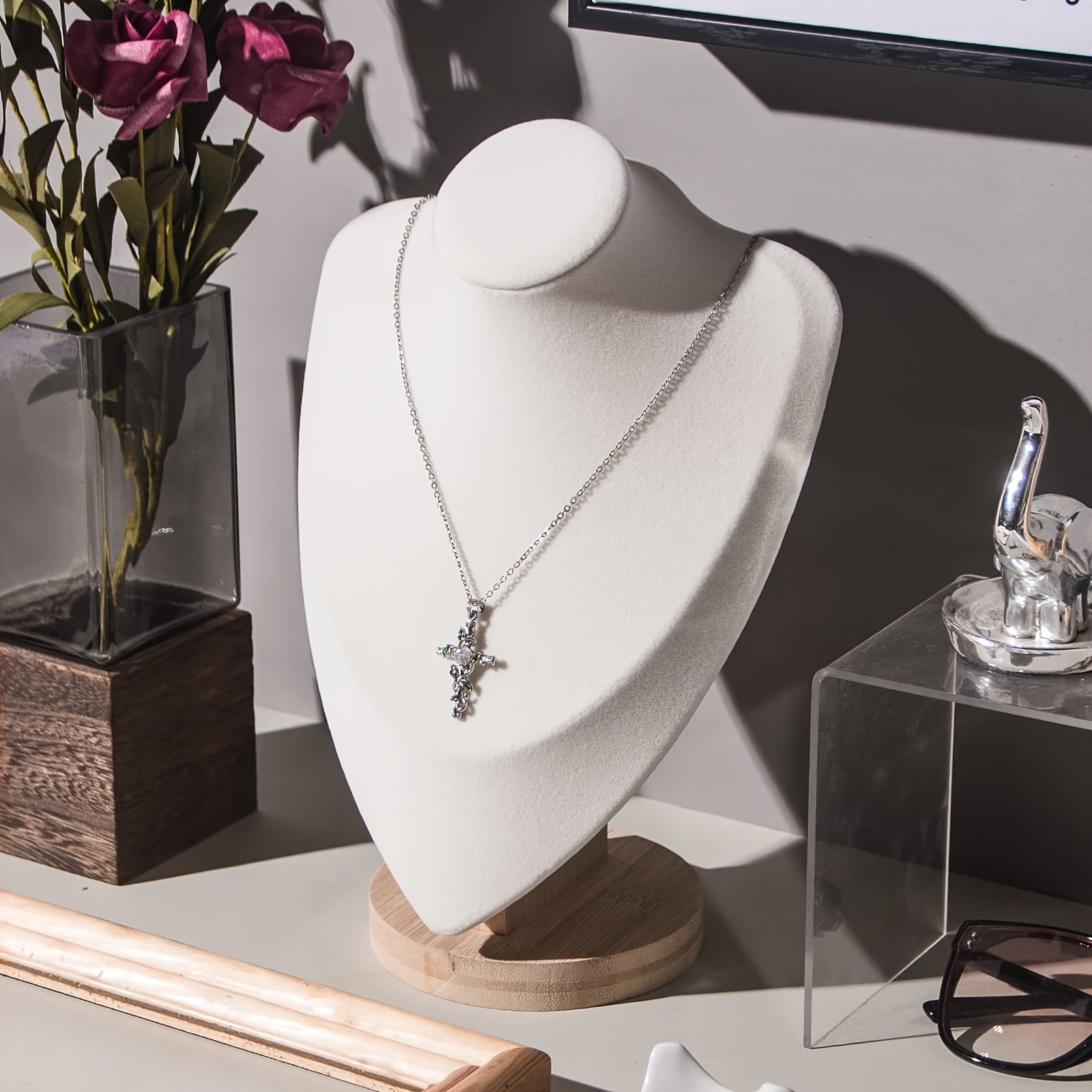 Soporte de joyería de madera en forma de corazón para collares, relojes y accesorios