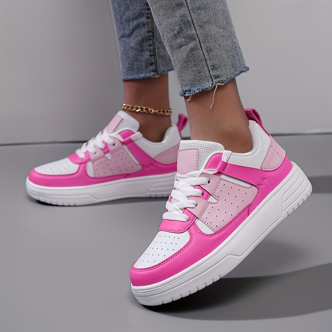 Women's Colorblock Casual Sneakers with Lace-Up Platform Sole for Walking and Running