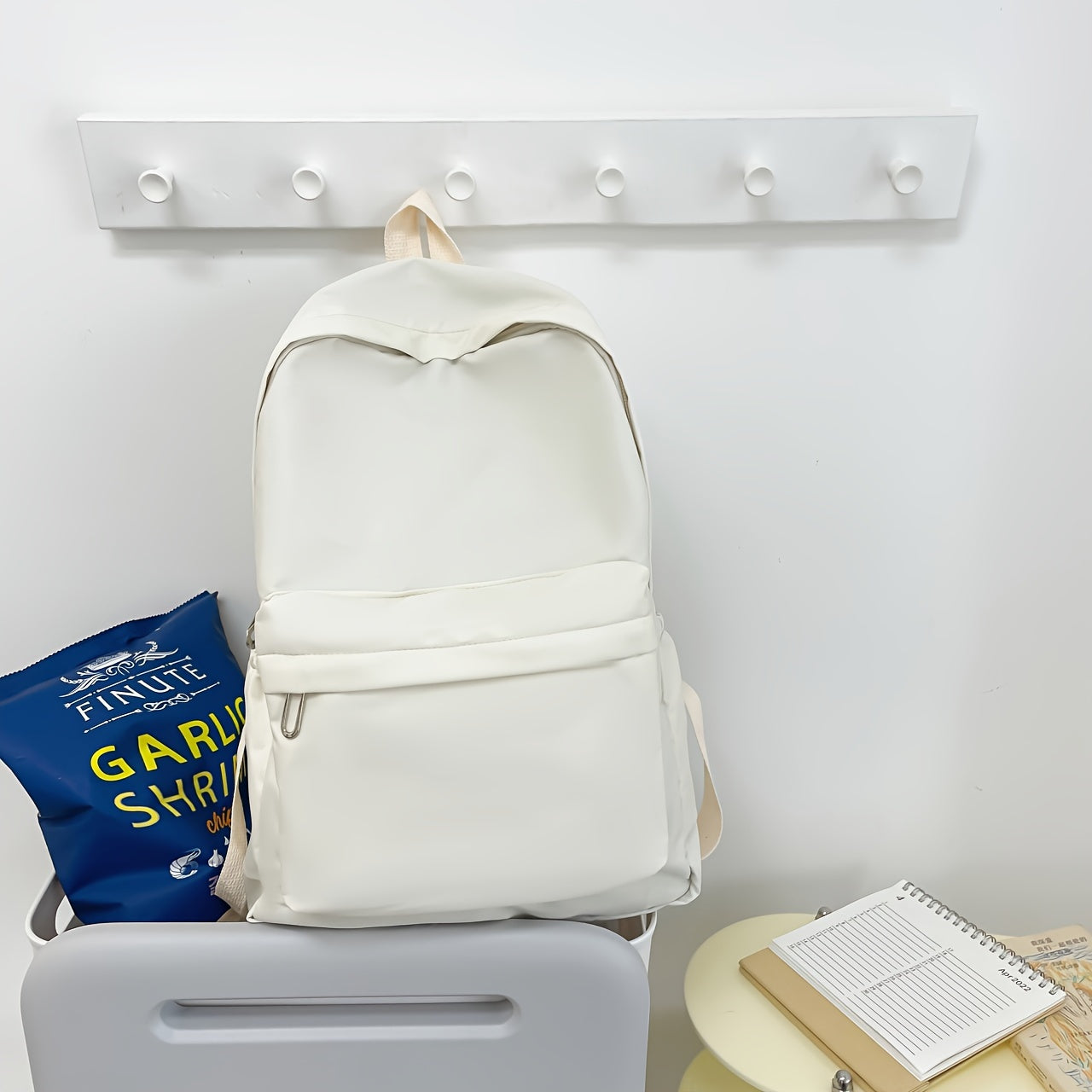 4 ta oddiy sayohat ruksaklari to'plami, bir rangda va katta sig'imga ega, maktab yoki sayohat uchun ideal.