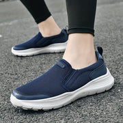 Erkaklar uchun bir rangli, havo o'tkazuvchi va tashqi faoliyatlar uchun qulay slip-on paypoqli poyabzal.