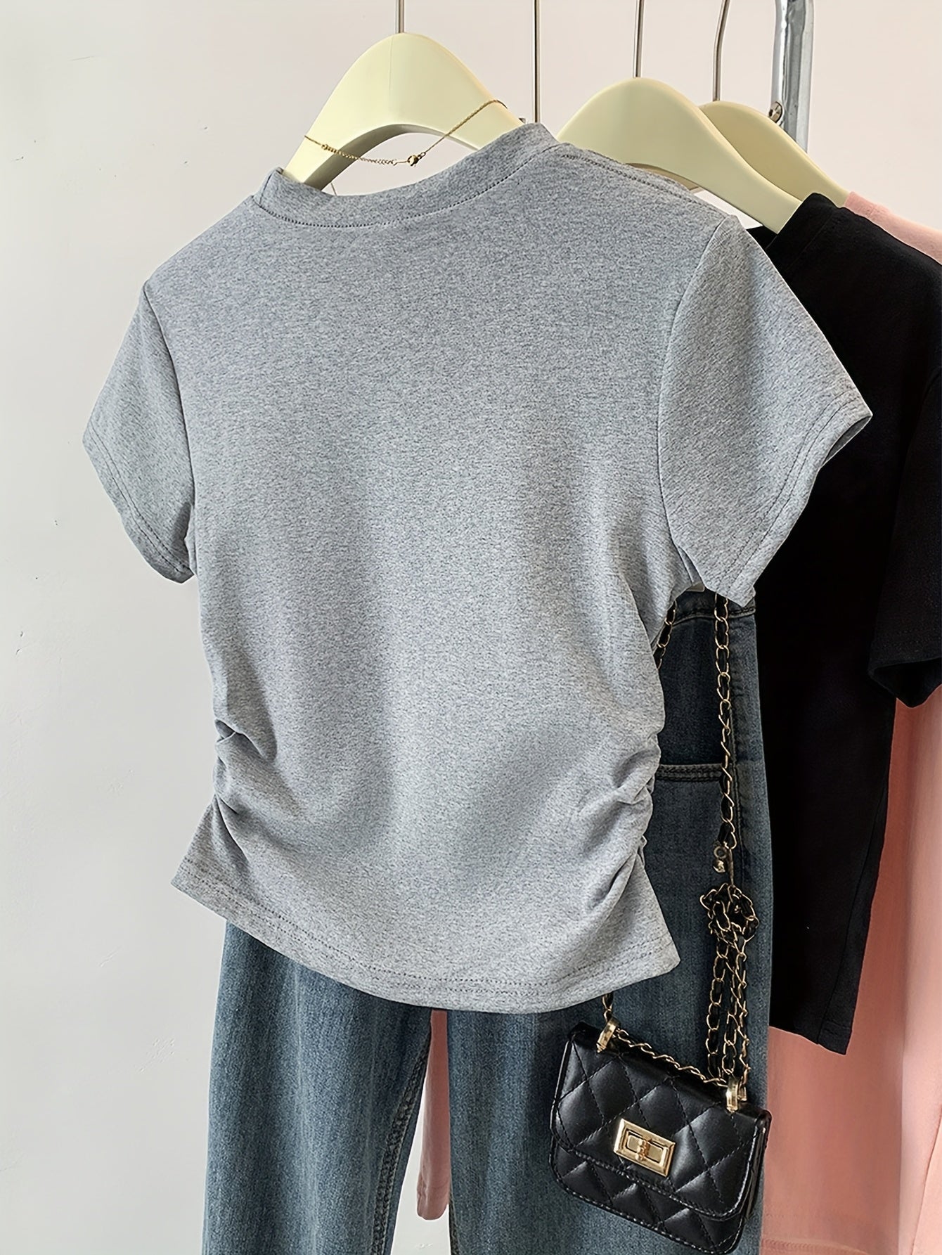 Women's Fitted Short-Sleeve T-Shirt with Ruffled Edges for Summer Casual Wear