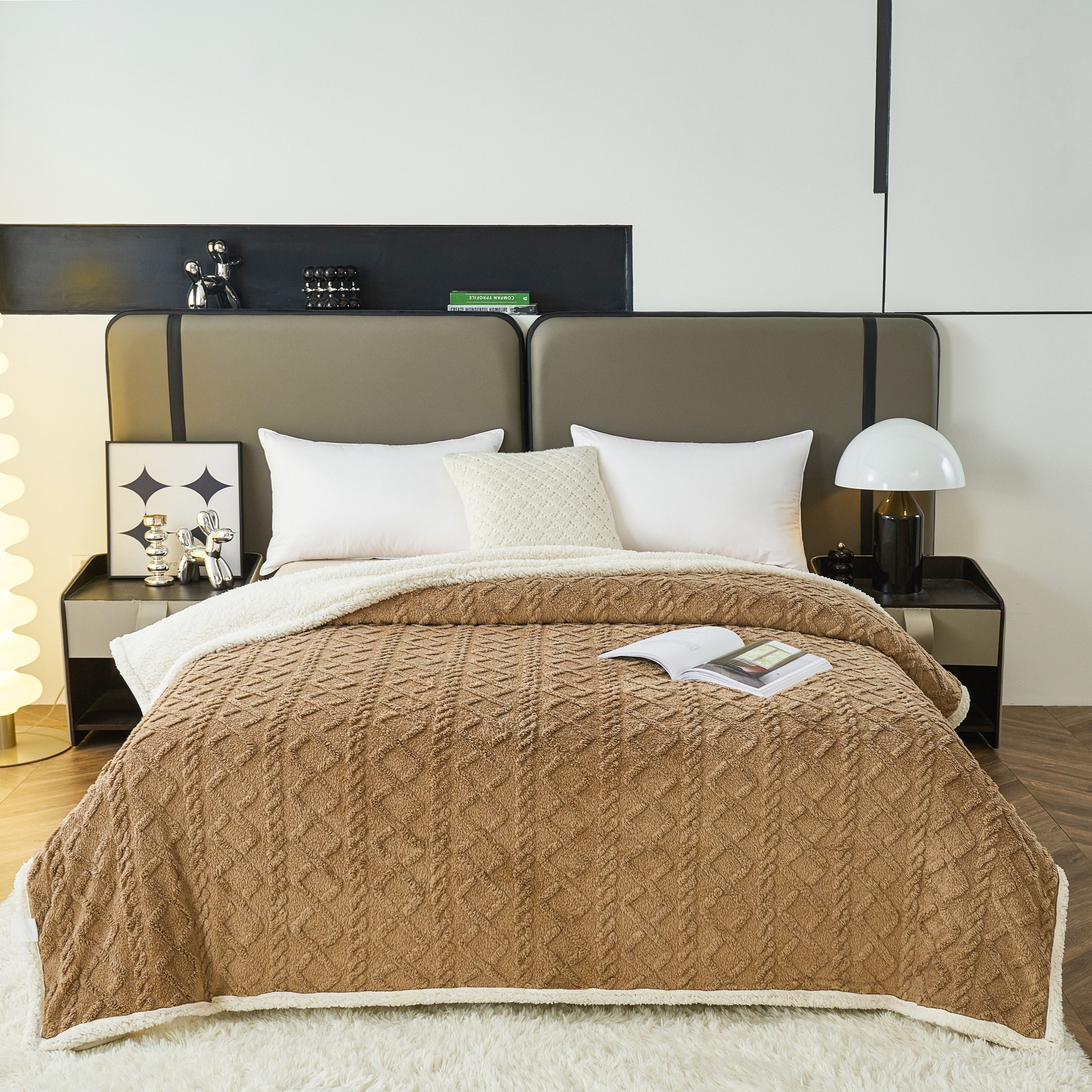 Yumshoq va qulay Taffeta Sherpa Ikki Qavatli Ko'rpa - Divan, Sofа, Ofis, Yotoq, Kamping yoki Sayohat uchun mukammal. Har mavsum uchun ko'p maqsadli sovg'a ko'rpasi.