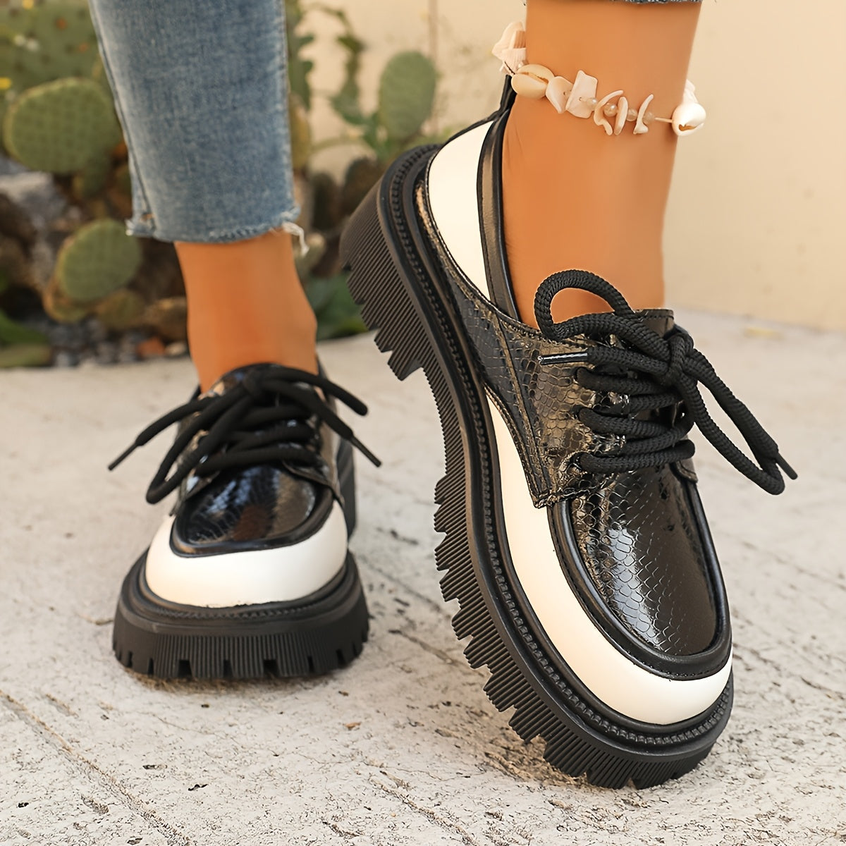 Women's Chunky Platform Loafers Faux Leather Snake Pattern Black White All-Season Shoes