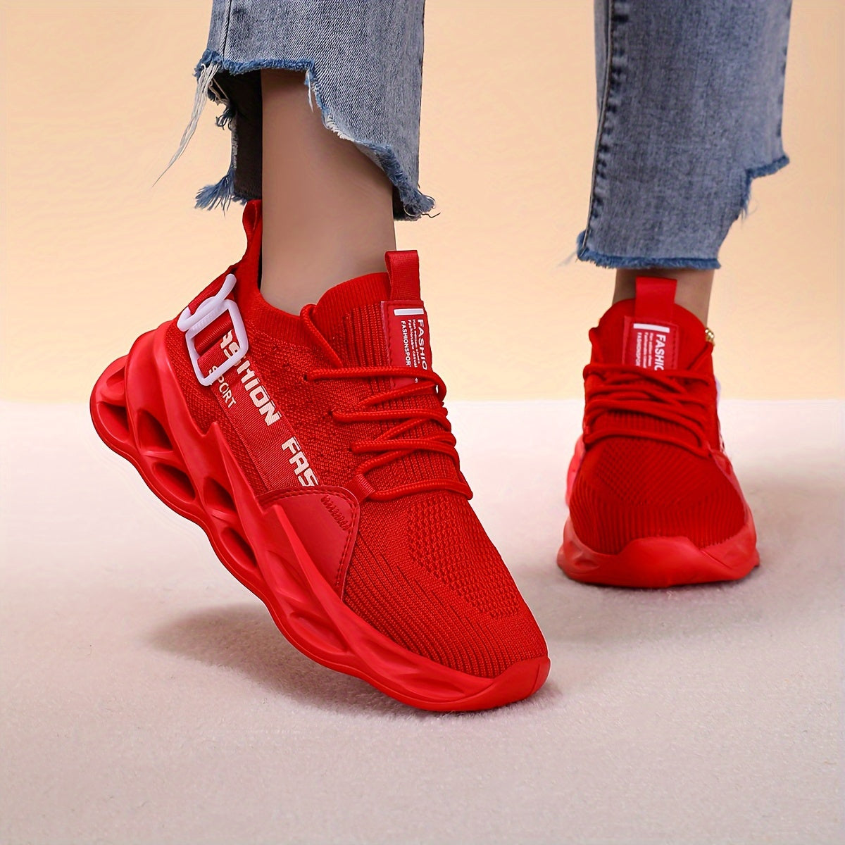 Ayollar uchun nafas oladigan qizil sneakers pastki qismi bilan lenta bilan yopiladigan kundalik poyabzal