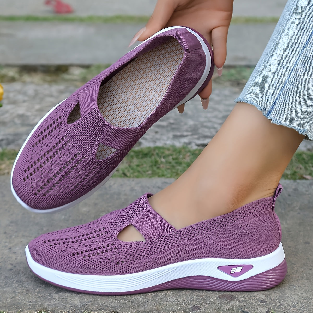 Ayollar uchun oq slip-on kundalik sport poyabzali nafas oladigan qulay