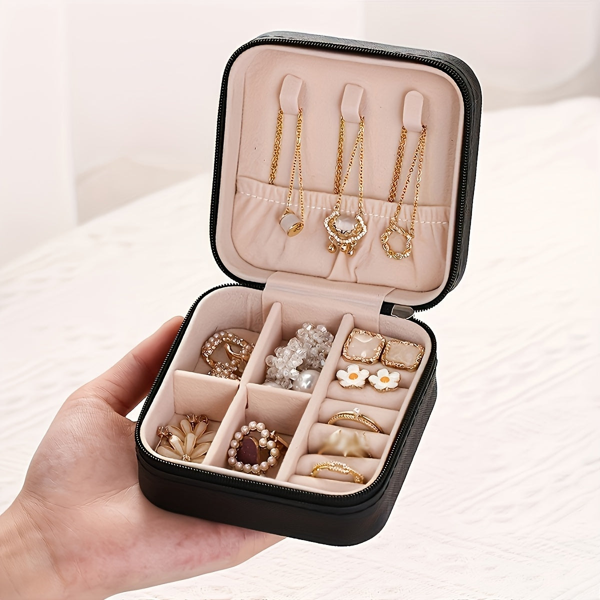 Caja organizadora de joyas de cuero con rollo para anillos y gancho para collares para viajar