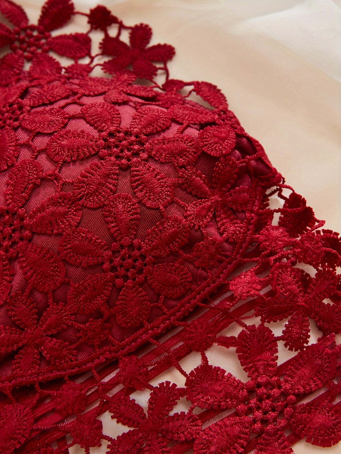 Sujetadores de encaje sin aros para mujer con detalles en contraste, estilo con recortes transpirable