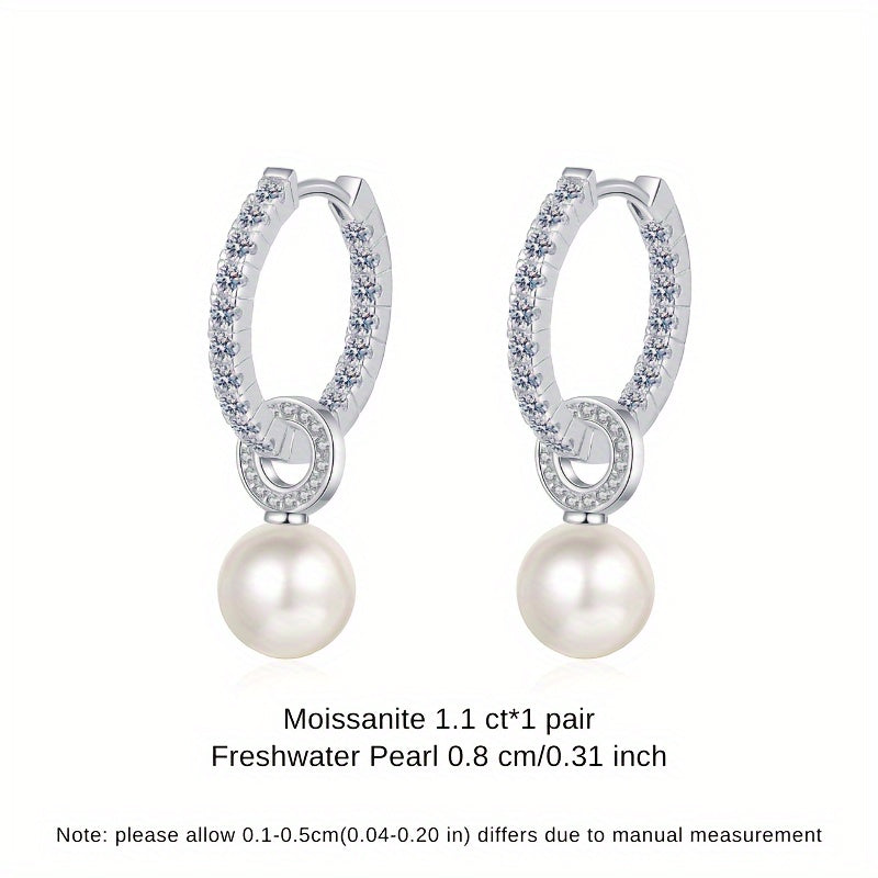 Pendientes elegantes con 1.1 quilates de moissanita y perla de agua dulce en plata de ley